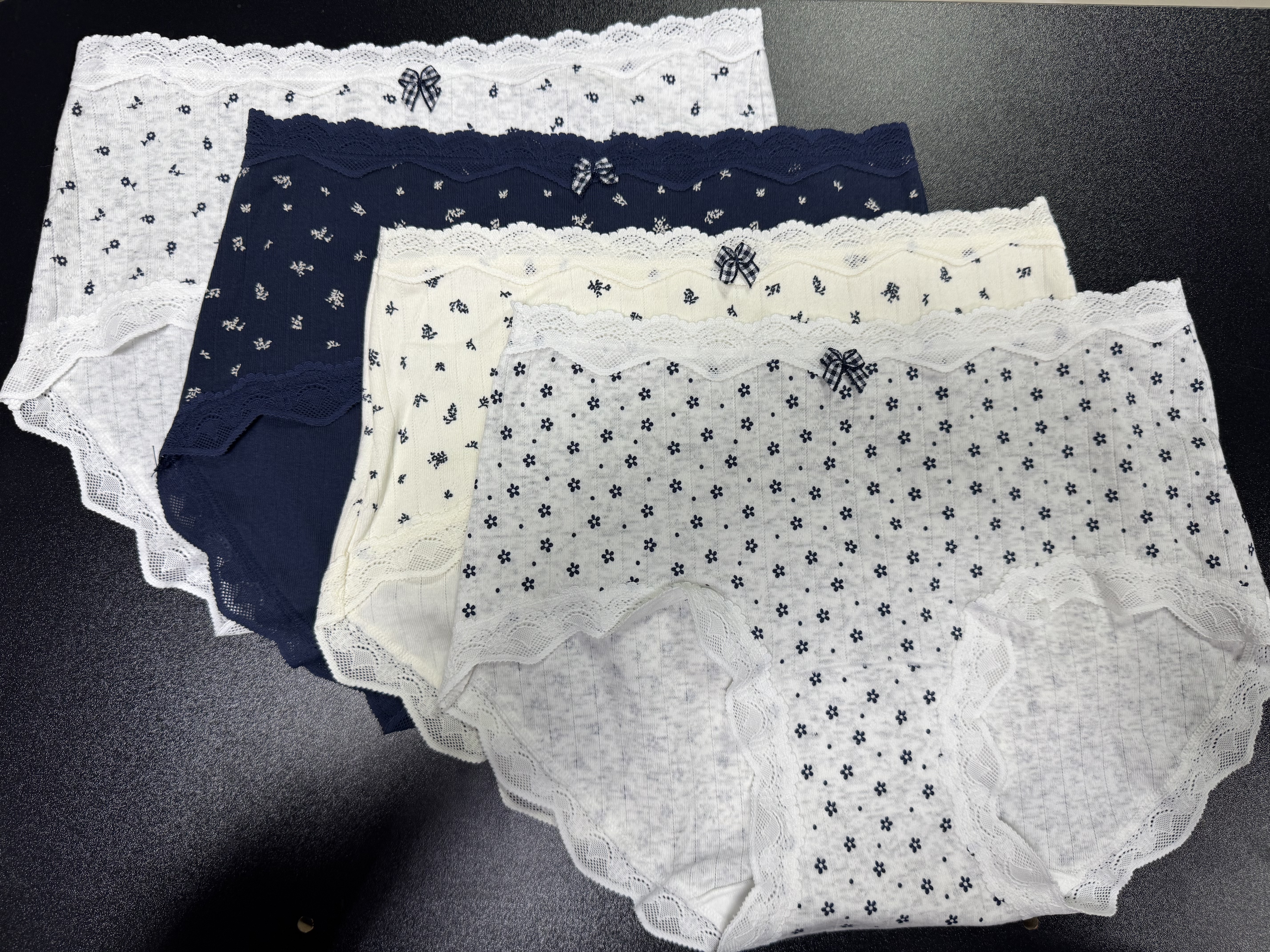日系碎花內褲 一套四條（深藍/白/花灰） 滿$300包郵