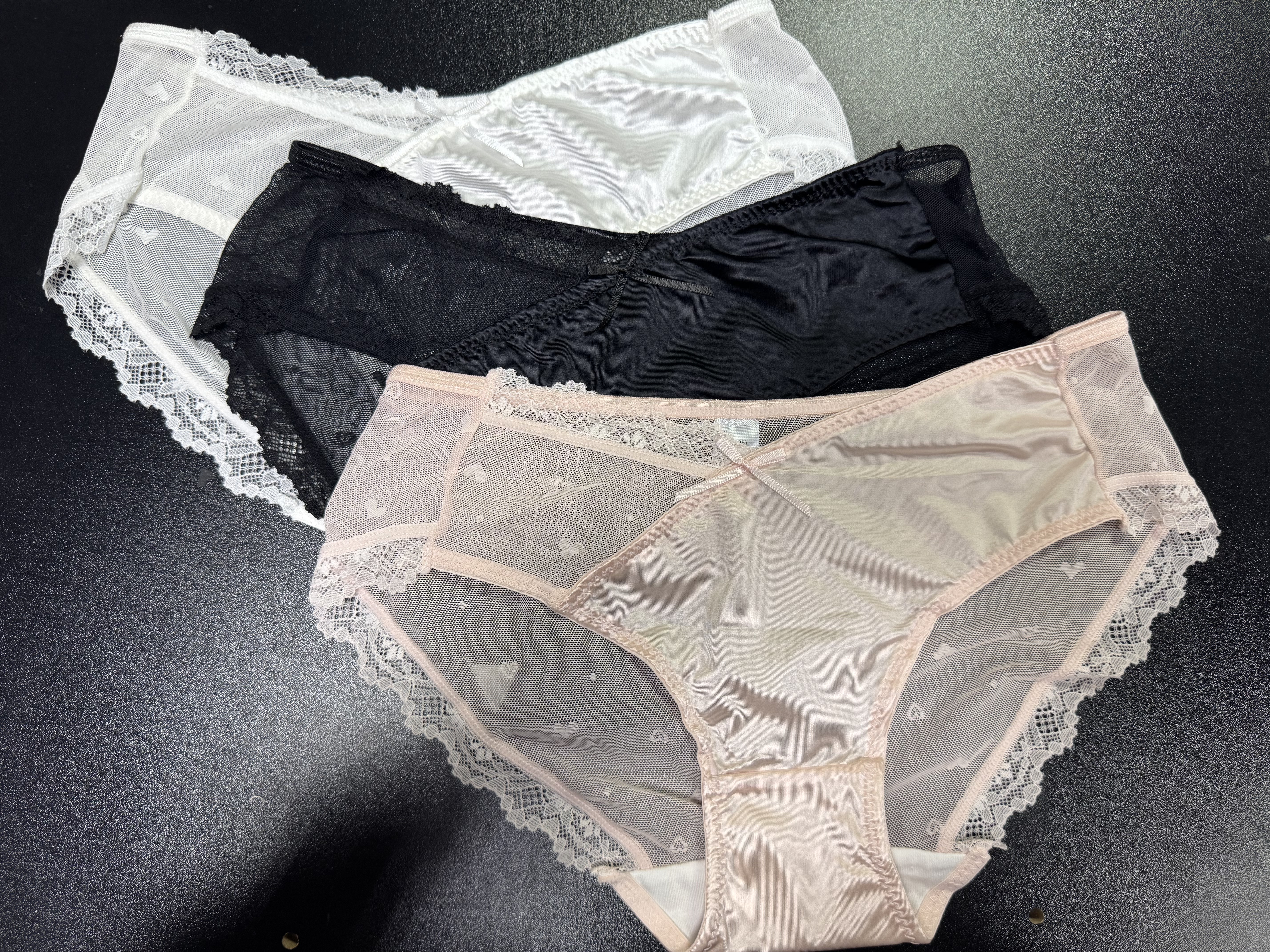 低腰LACE心心內褲 一套三條（黑/白/粉） 滿$300包郵