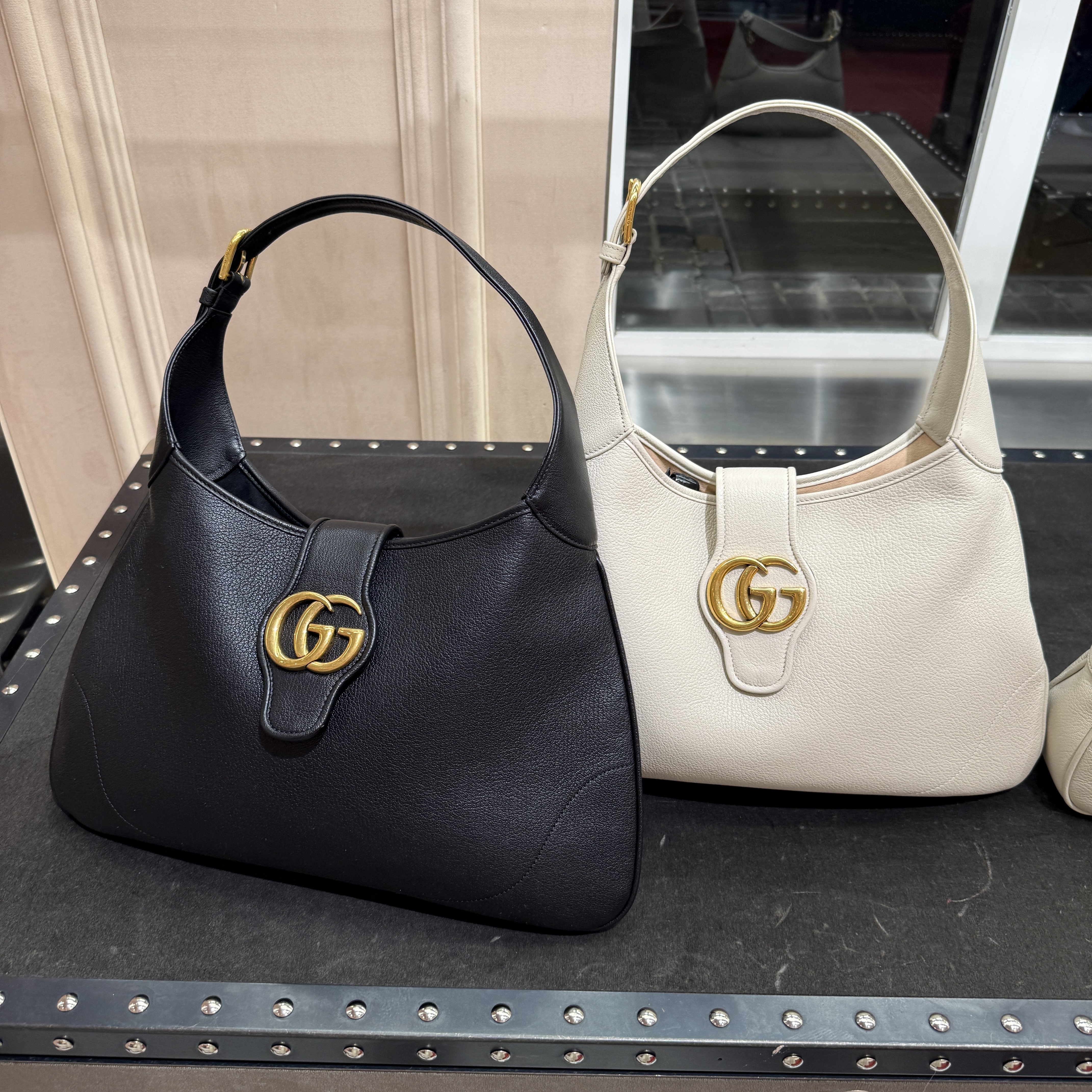 Gucci Aphrodite medium shoulder bag Black and White 726274