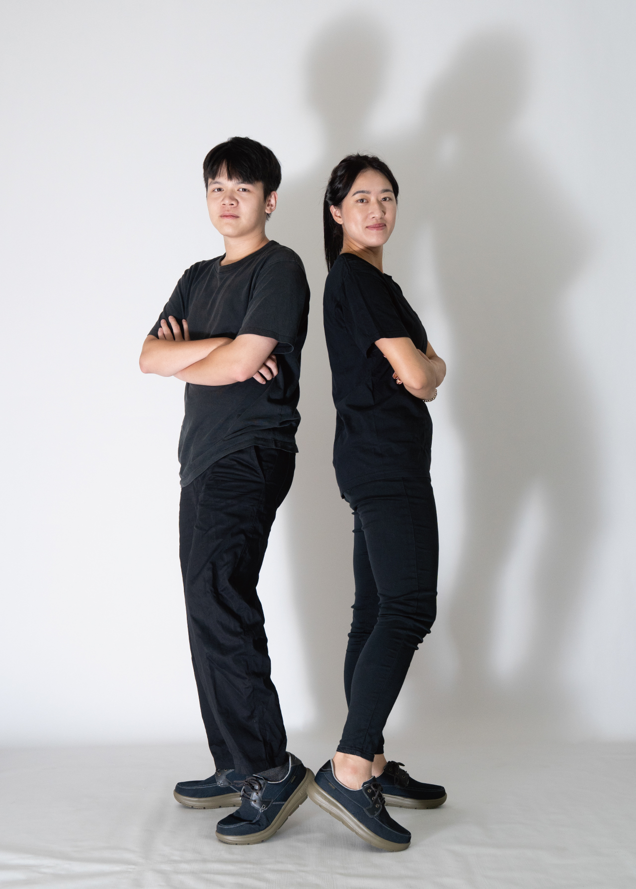 USTINI 我挺你健康鞋 水土服氣綁帶布鞋 沉靜黑 實穿照3