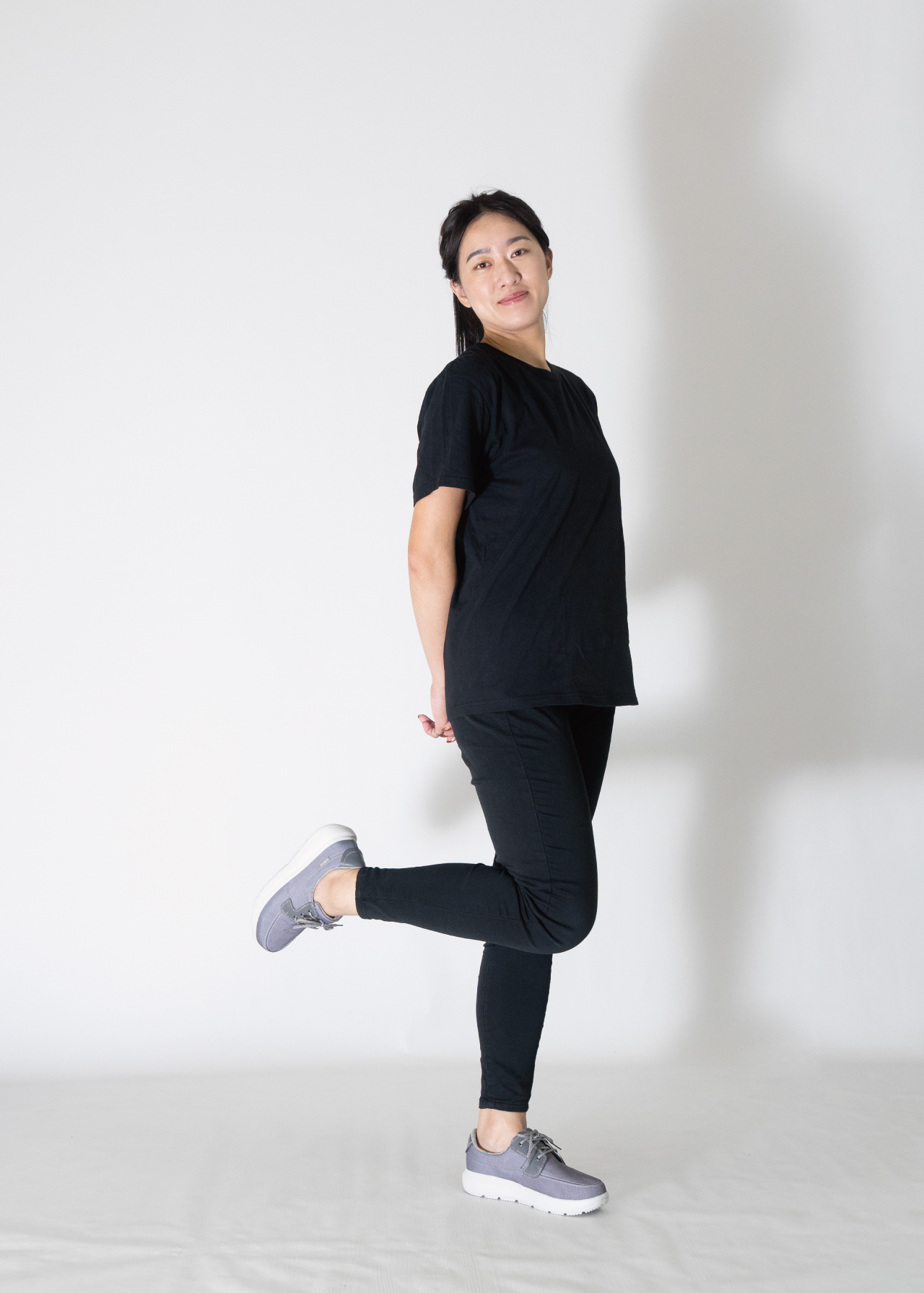 USTINI 我挺你健康鞋 水土服氣綁帶布鞋 清水灰 實穿照3