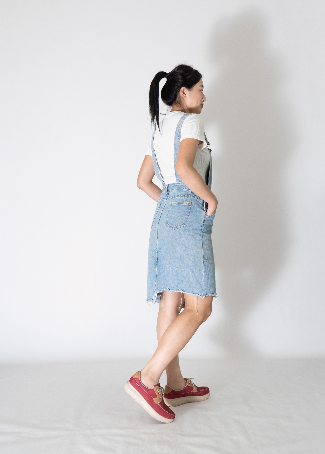 USTINI 我挺你健康鞋 水土服氣綁帶布鞋 山楂紅 實穿照1