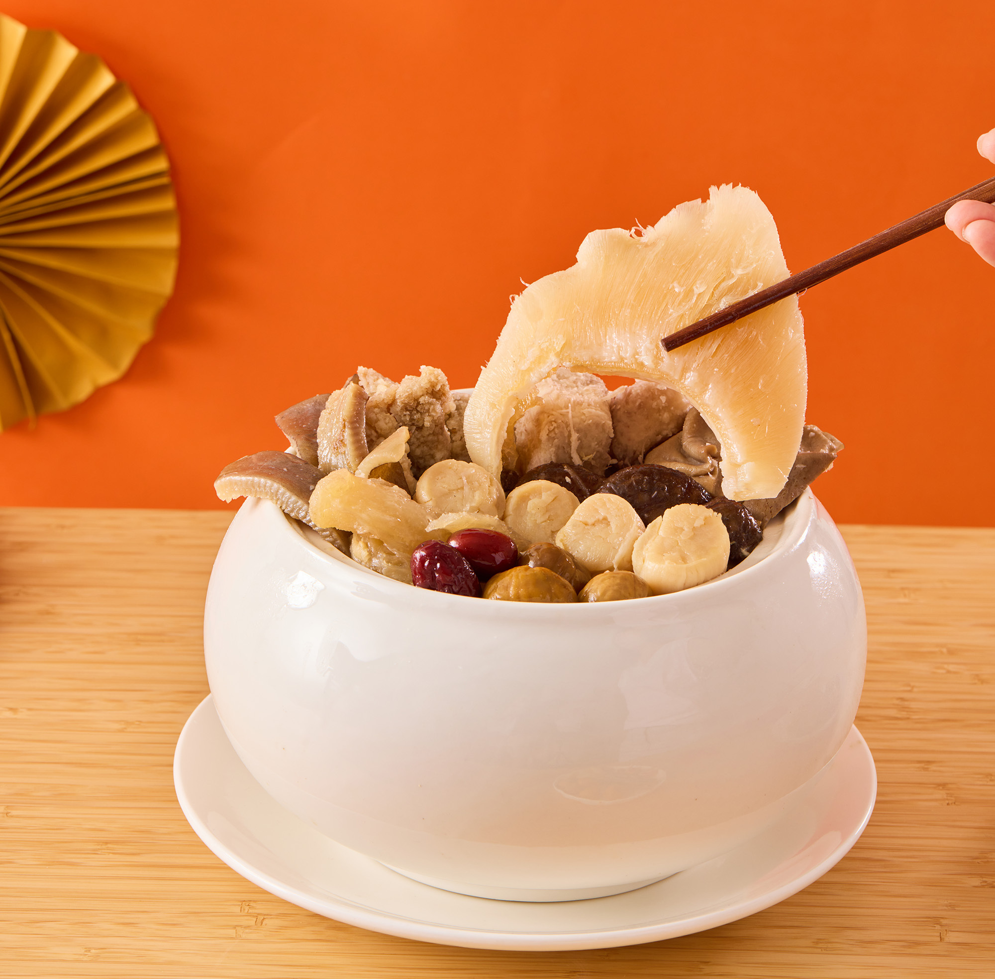 排翅干貝佛跳牆