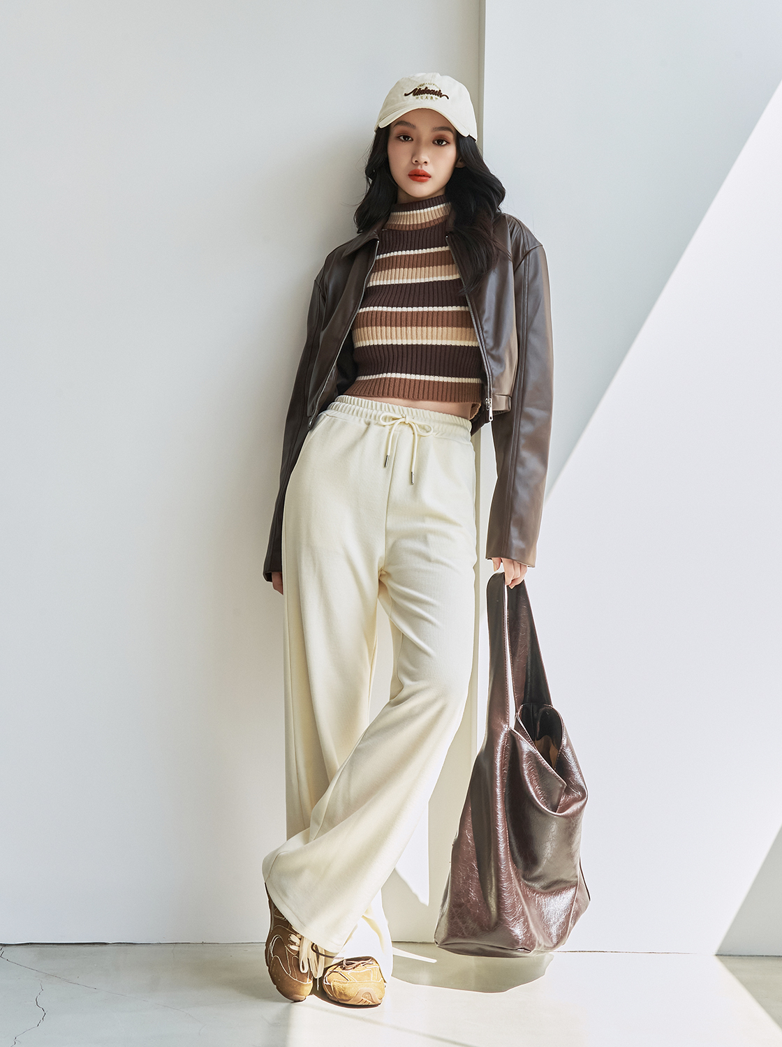 短版翻領皮革外套