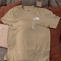 [S] NORTHFACE KHAKI STONE M EVO THROWBACK SS TEE, NF0A8EBALK5-KHAKI STONE (STNF36)