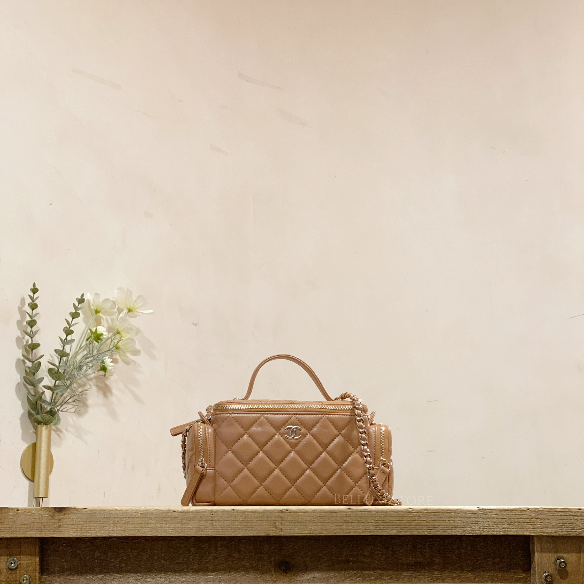 [Unused] Chanel vanity with pockets small lambskin b...