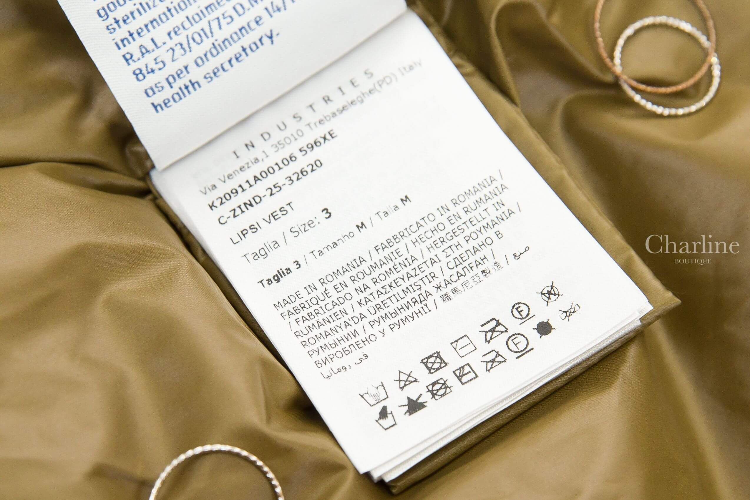Moncler Lipsi Down Vest 黑色小立領橄欖綠內裡白底藍色字母刺繡貼布拉鍊亮面羽絨背心-Charline Boutique 精品代購