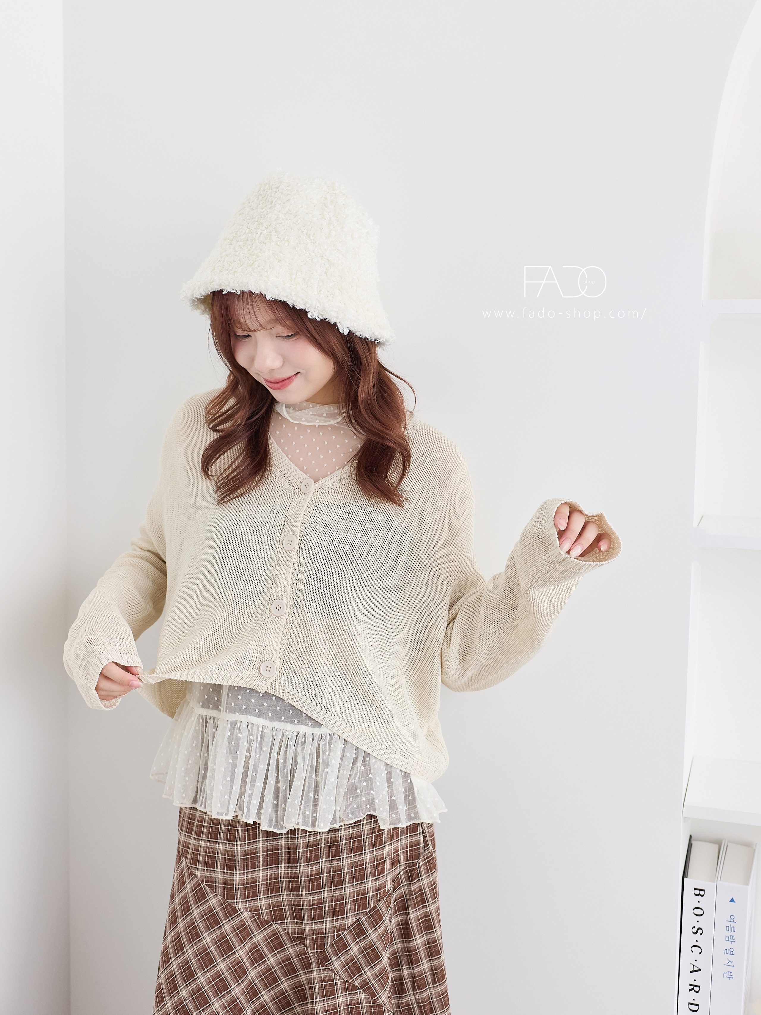 法朵Fado shop｜ 韓系溫柔感V領排釦薄針織小外套 8124004 五色