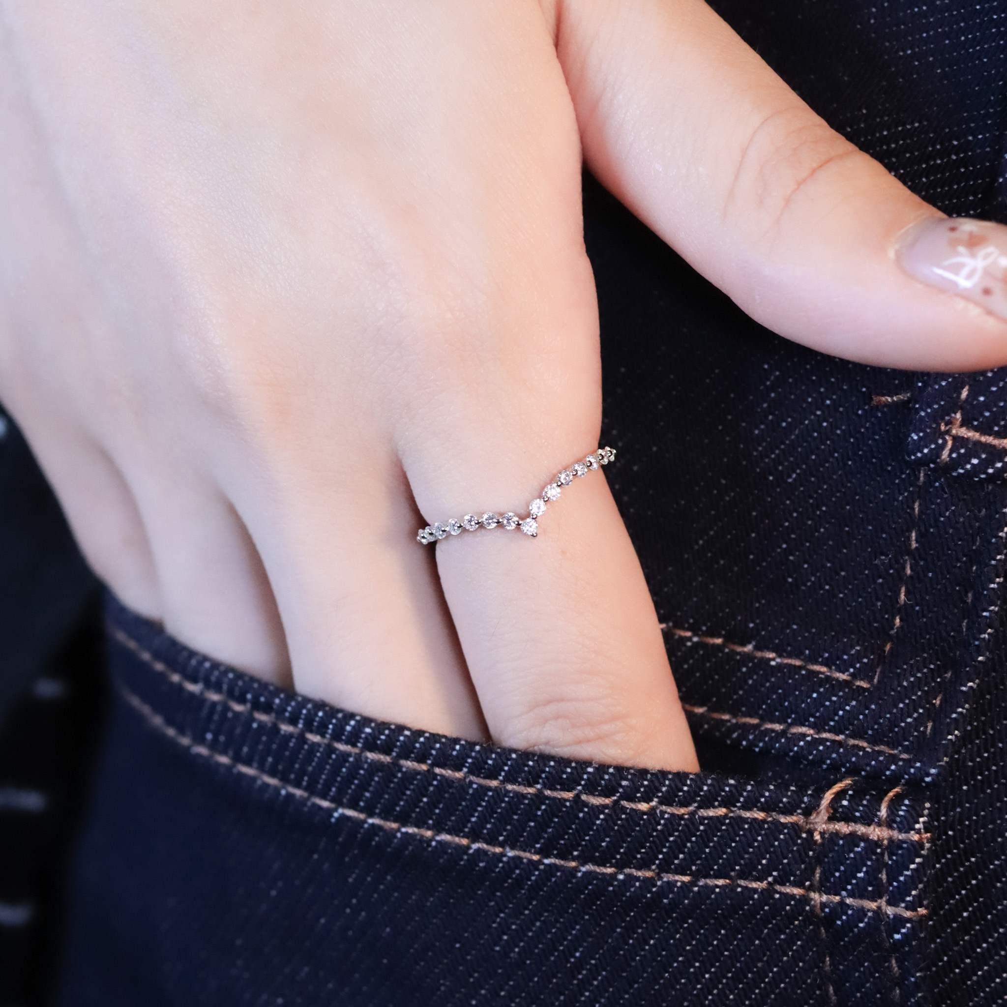 | 925純銀・厚鍍白金・莫桑石 | 鑽光Value戒指  | RI0984 |