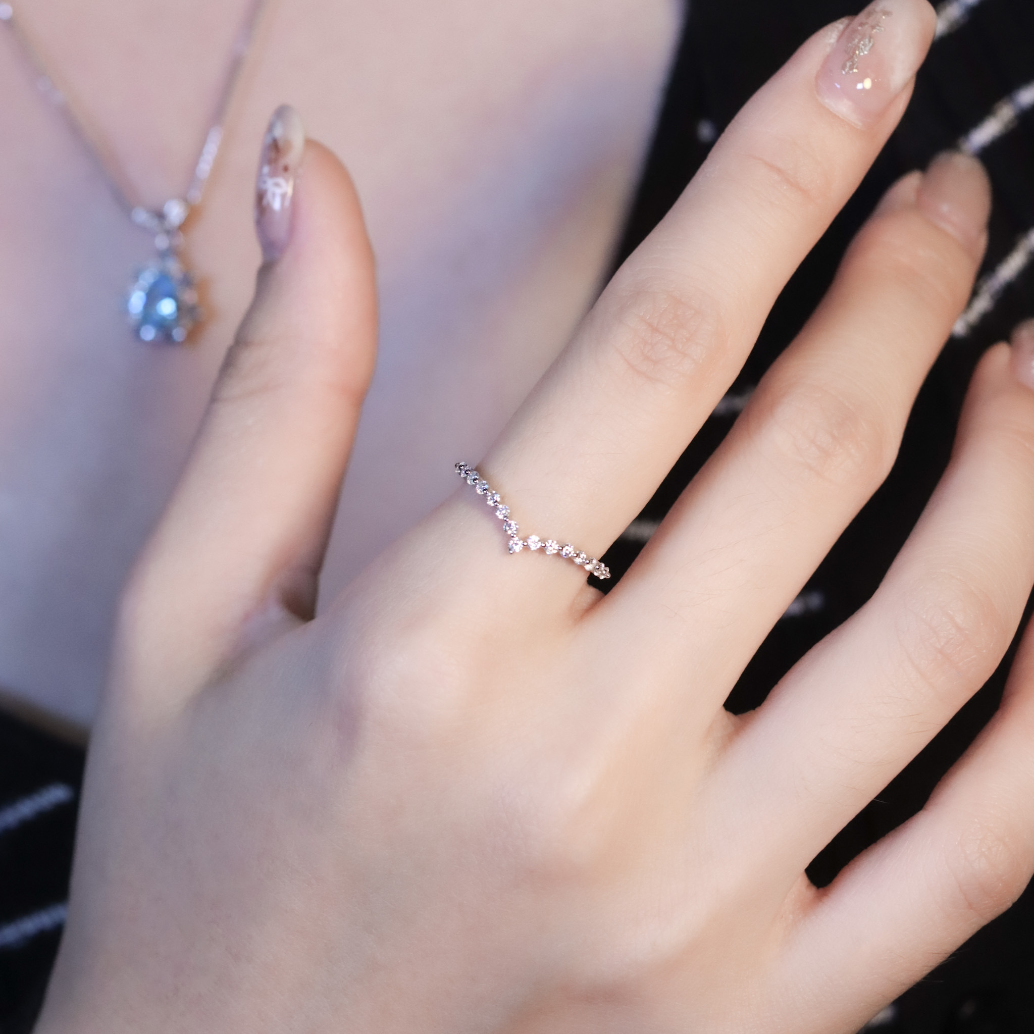 | 925純銀・厚鍍白金・莫桑石 | 鑽光Value戒指  | RI0984 |