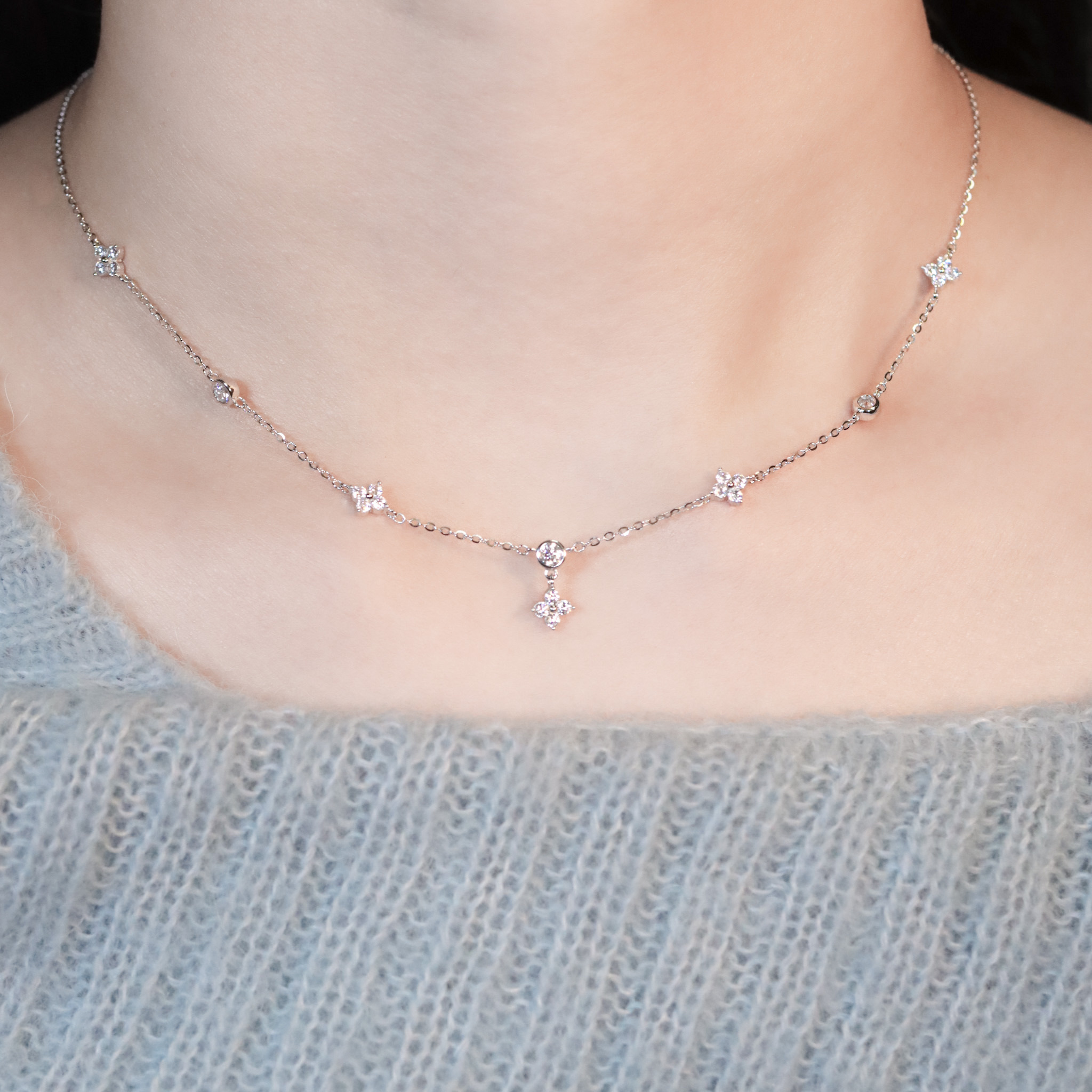 | 925純銀・厚鍍白金・莫桑石 | 鑽光幸福步履項鍊 | NE1522 |