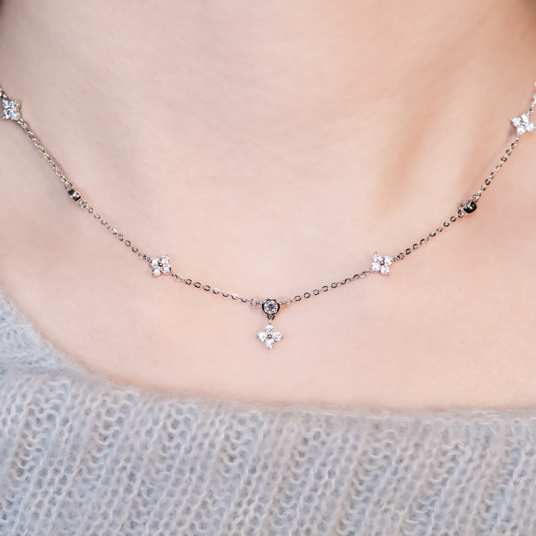 | 925純銀・厚鍍白金・莫桑石 | 鑽光幸福步履項鍊 | NE1522 |