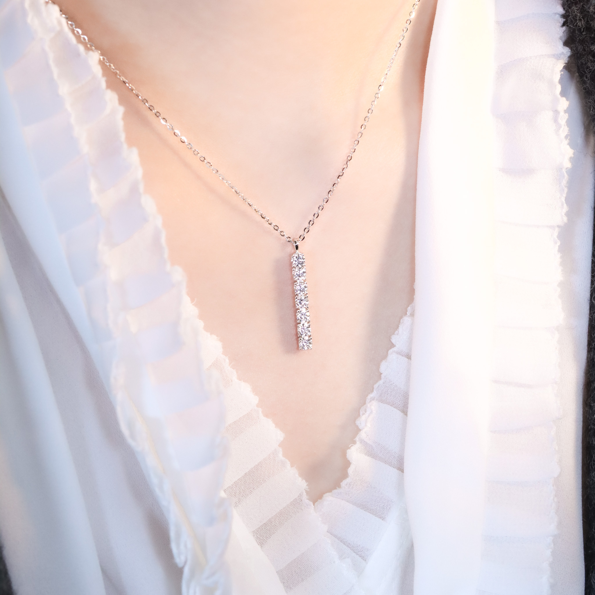 | 925純銀・厚鍍白金・莫桑石 | 鑽光專一項鍊 | NE1521 |