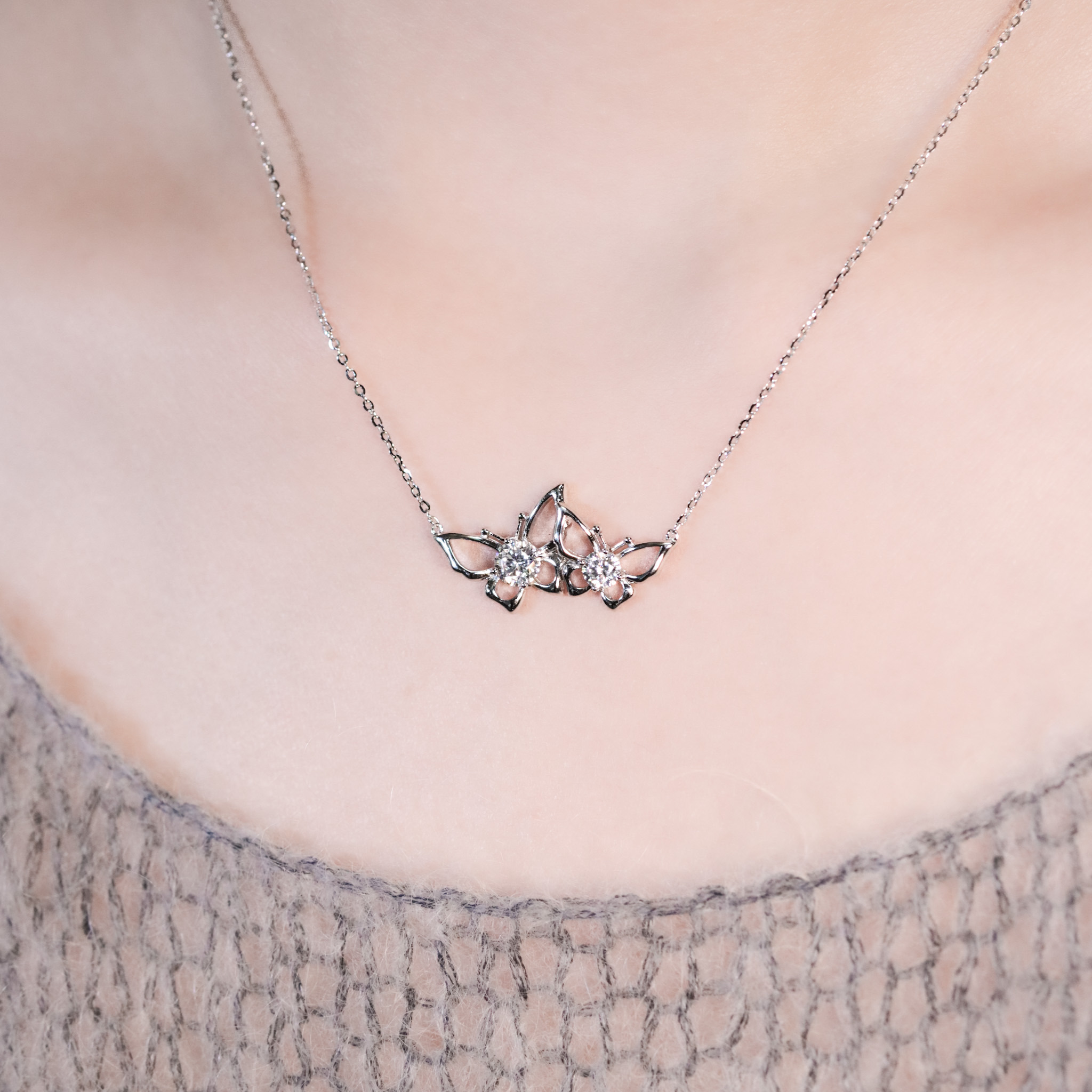 | 925純銀・厚鍍白金・莫桑石 | 鑽光同頻的我們項鍊 | NE1520 |