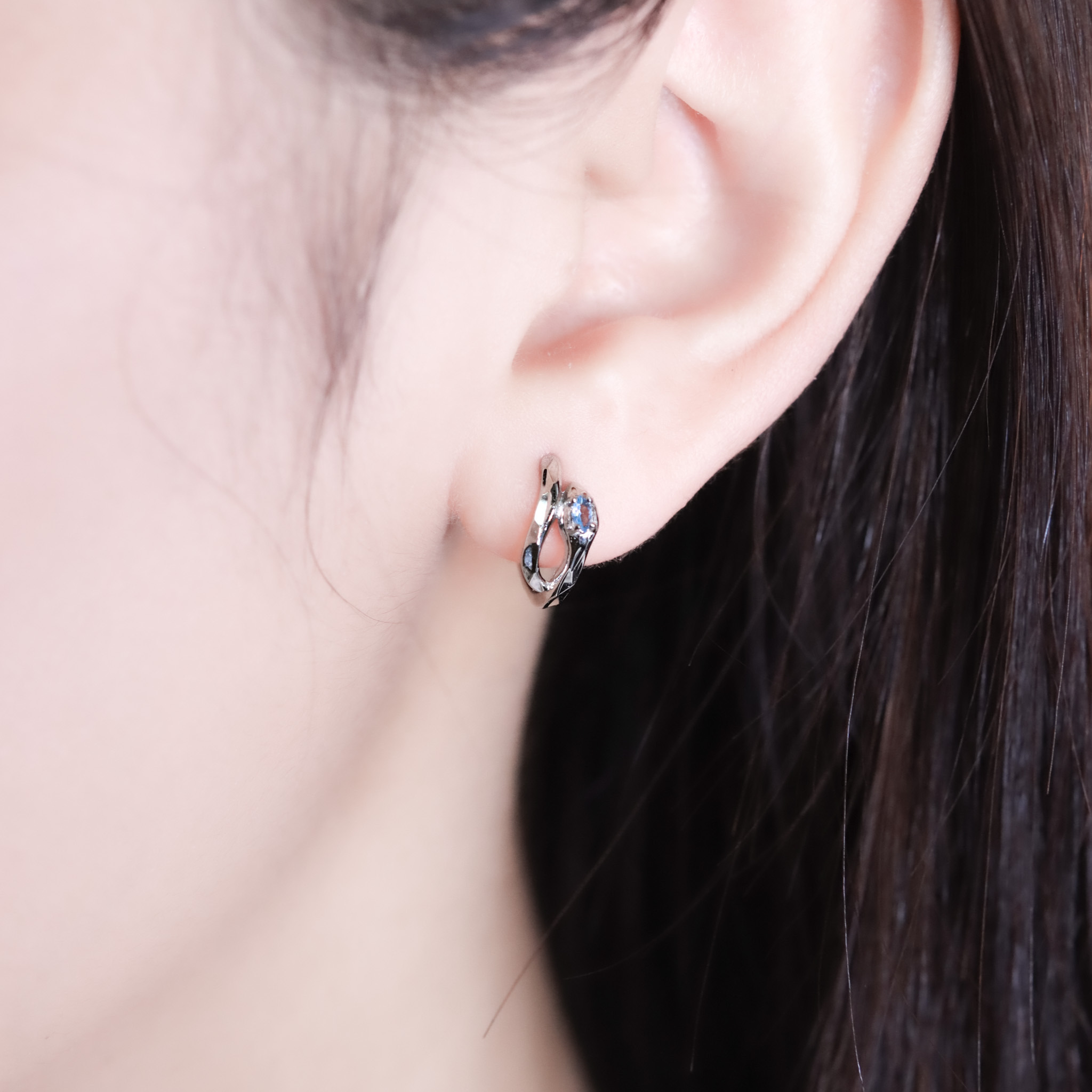 | 925純銀・白金 | 直率耳環(白色/藍色) | EA1075 |