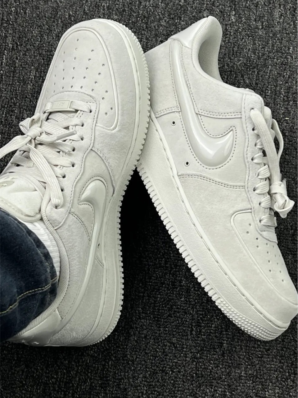 NIKE AIR FORCE 1 AF1 奶油白灰 米灰 絨面 女鞋 HV4406-001 / 預購