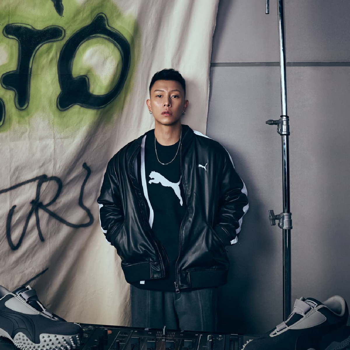 男女款 PUMA T7 黑色 E.SO 瘦子 王淨同款 寬鬆 仿皮革 棒球 外套【63631901】