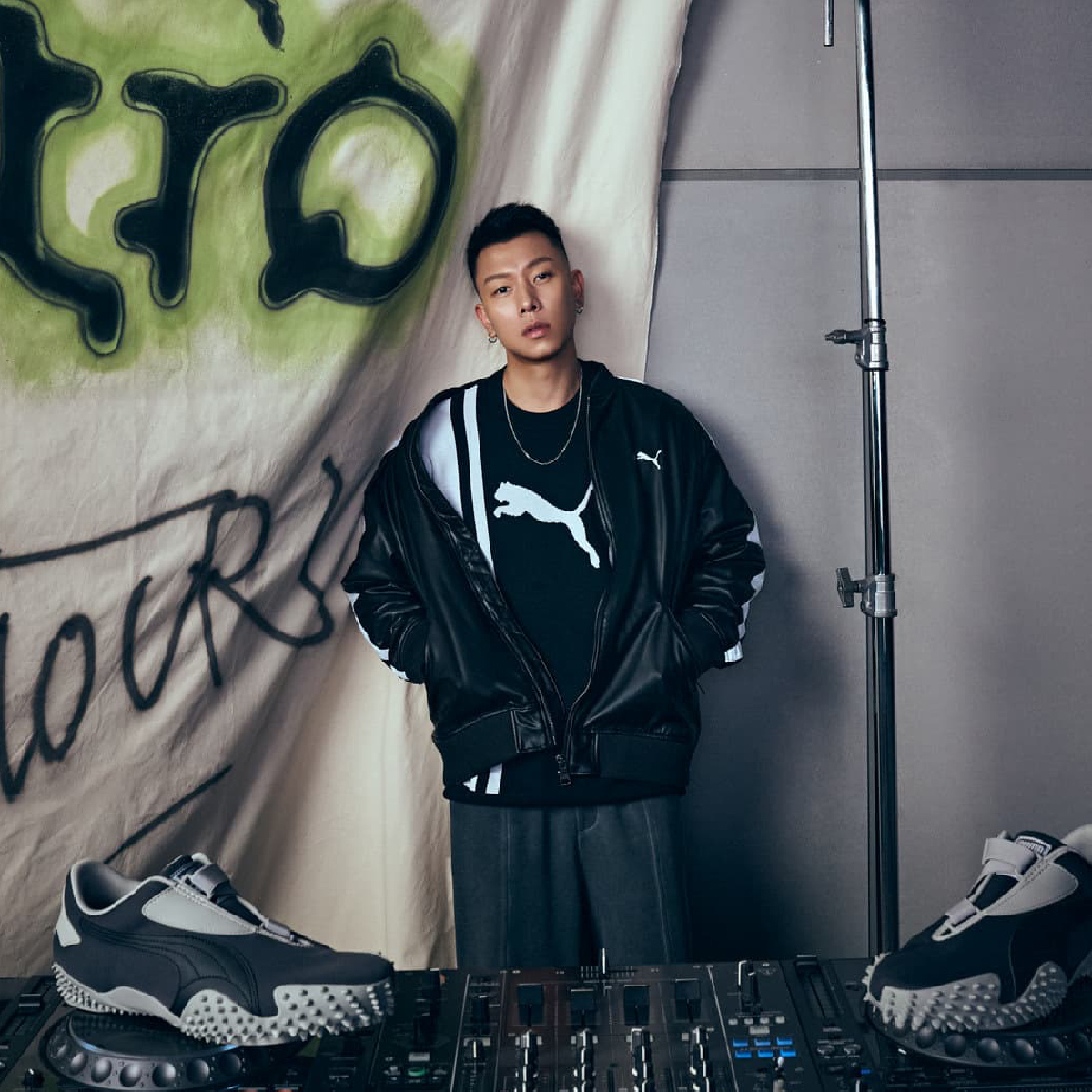 男女款 PUMA T7 黑色 E.SO 瘦子 王淨同款 寬鬆 仿皮革 棒球 外套【63631901】