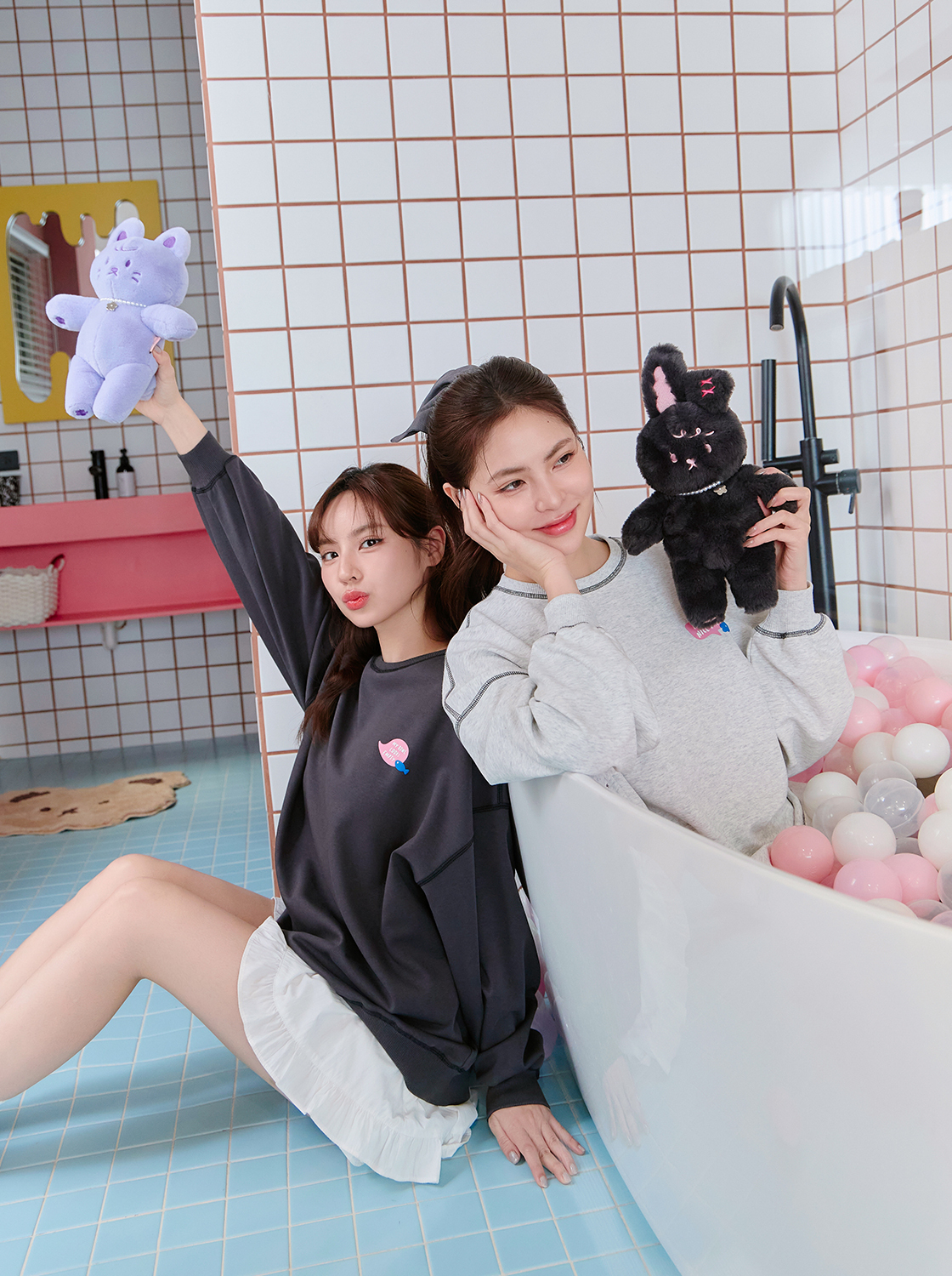 【第二件5折】軟軟兔發泡背後大圖T恤