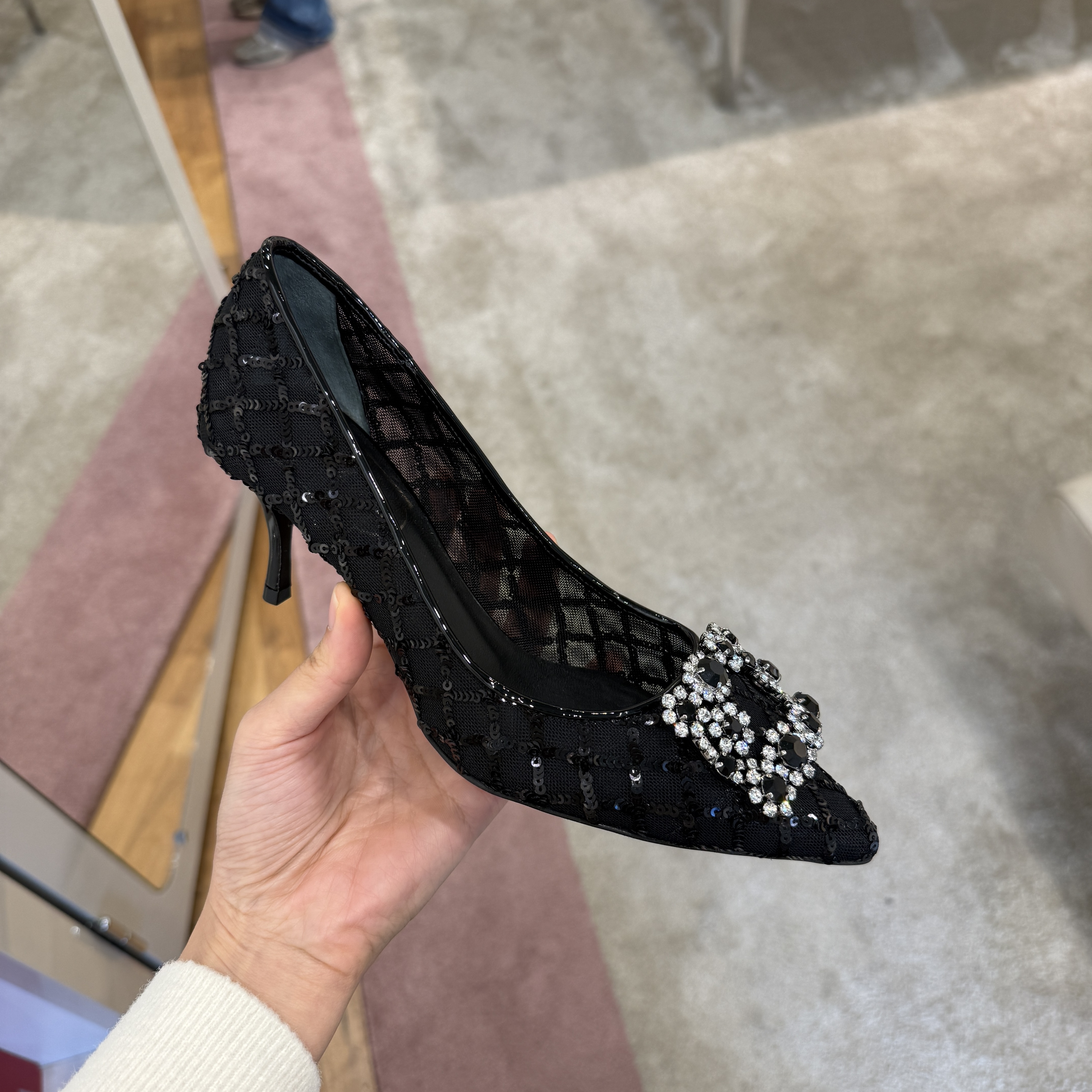 Roger Vivier RV Flower strass buckle lace heels Black