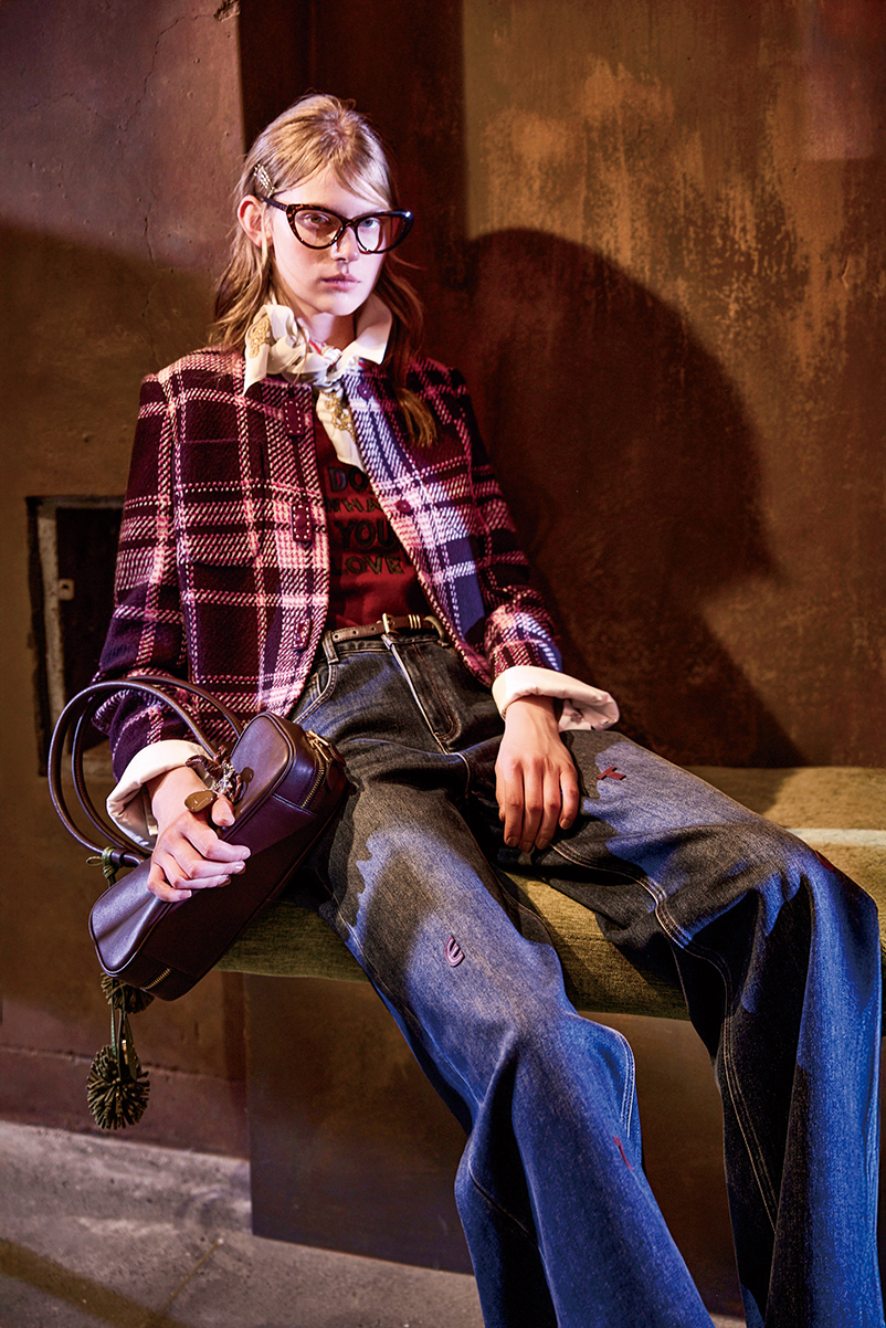 BE15331B1 靛紅語句字母印花腰微喇寬褲 (附皮帶)