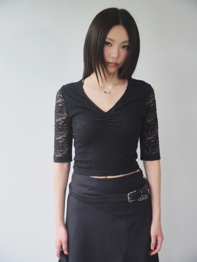 ASON YAN FLOWER LACE TEE 蕾絲五分袖上衣 五分袖 薄長袖 蕾絲 合身 復古蕾絲 刺繡 V領