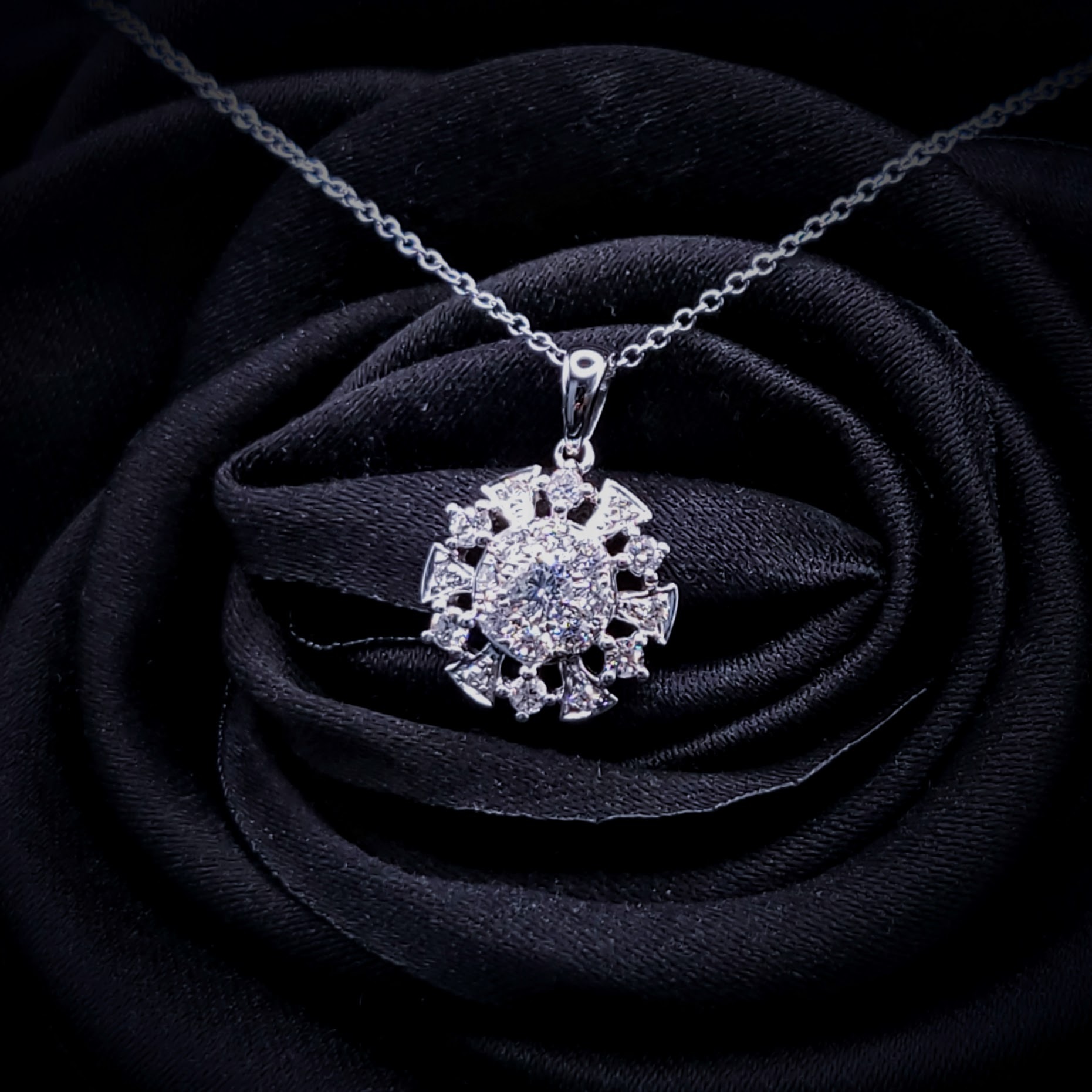 全新18K白金37份鑽石吊墜