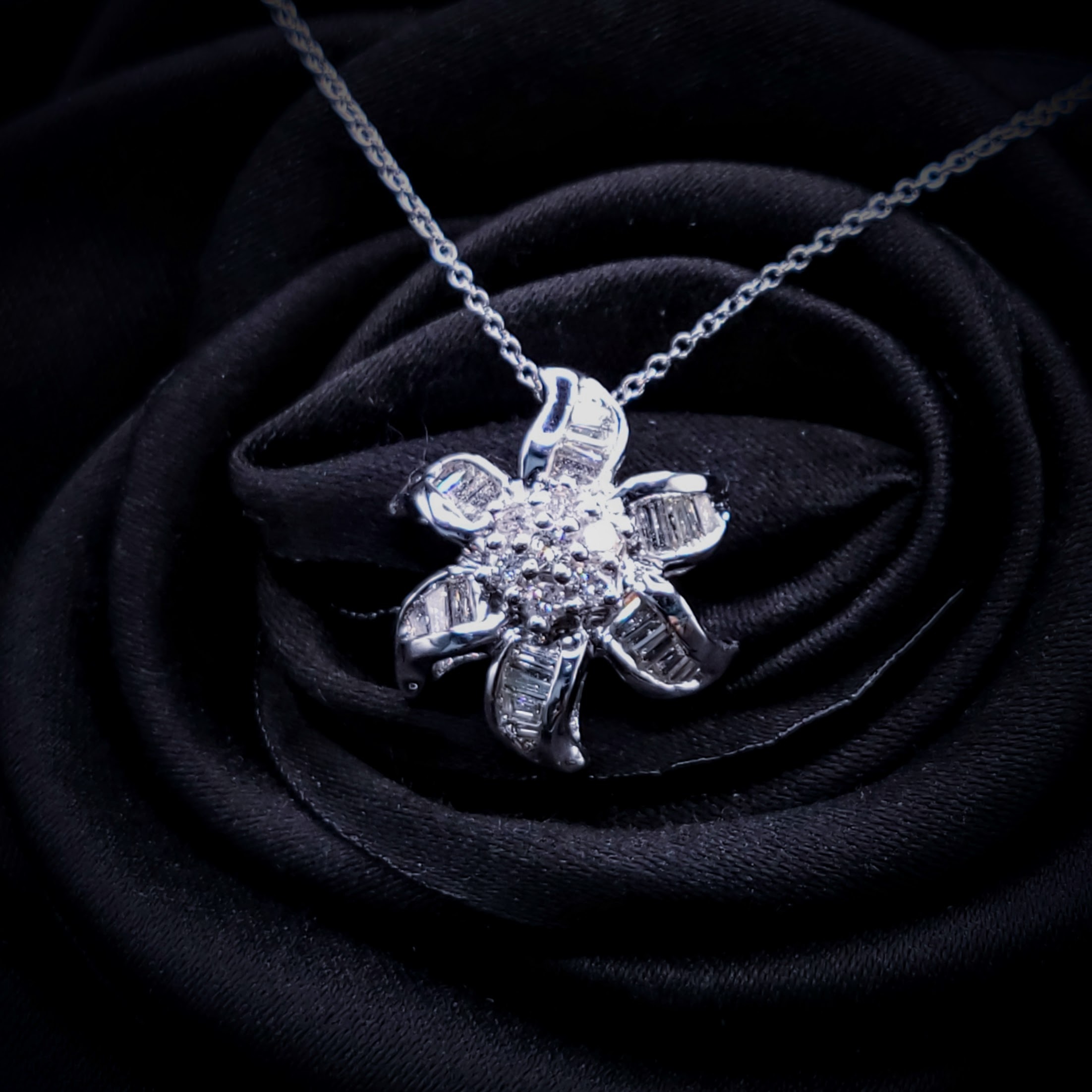 全新18K白金65份鑽石吊墜