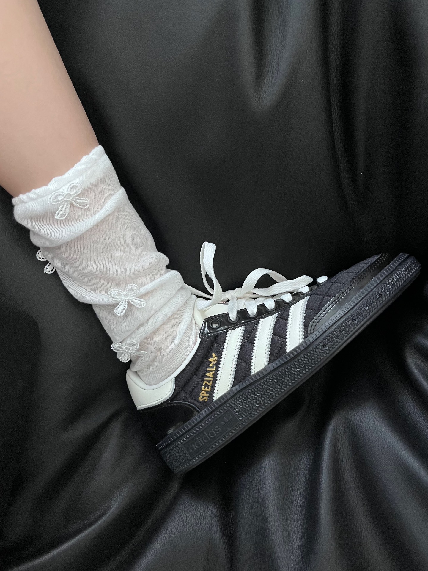 代購-Adidas Originals HandBall Spezial 漆皮 拼接 菱格紋小香風 板鞋 黑白