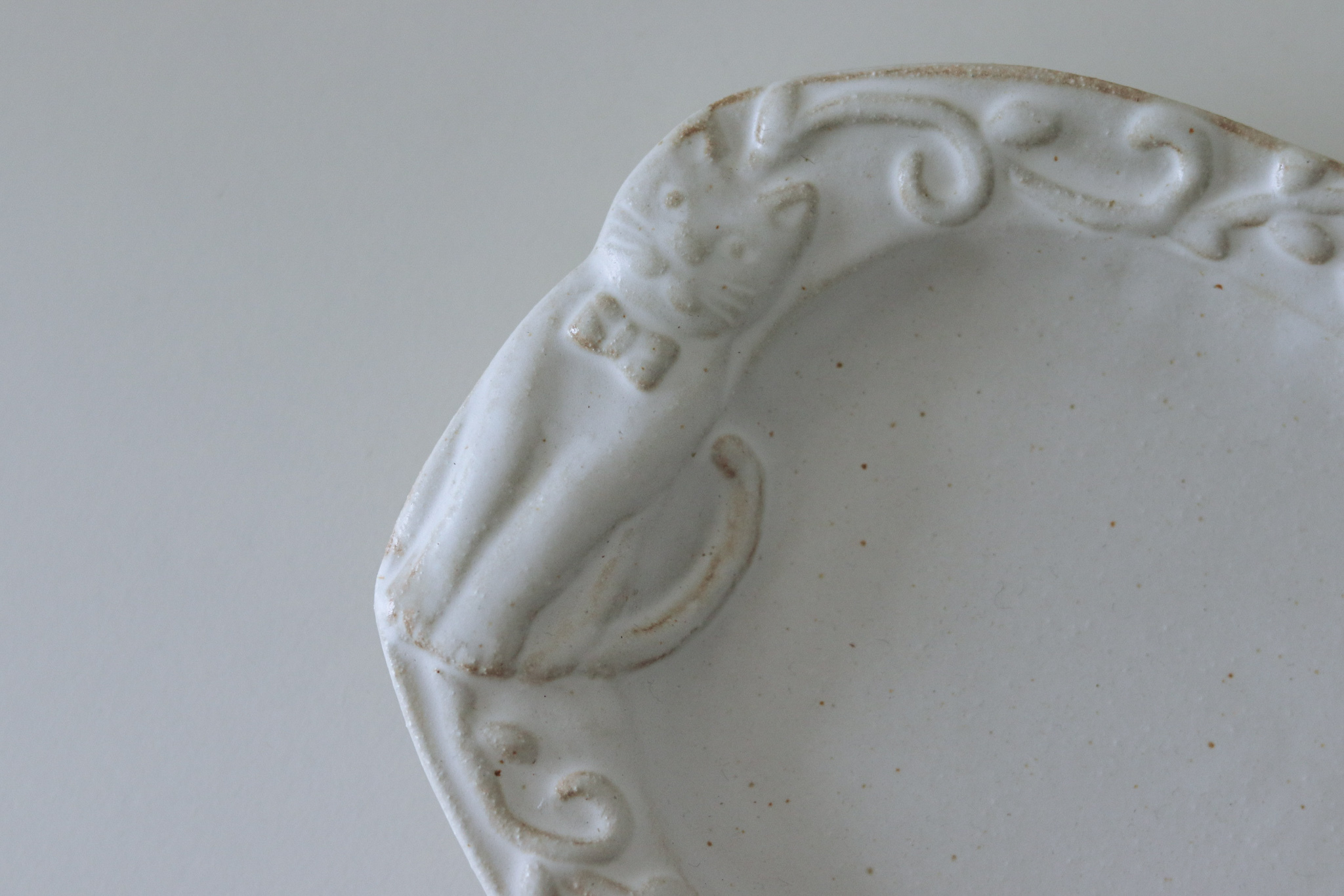 Mashiko Yaki 益子燒 若林健吾 宮沢賢治童話系列 貓咪浮雕 橢圓盤