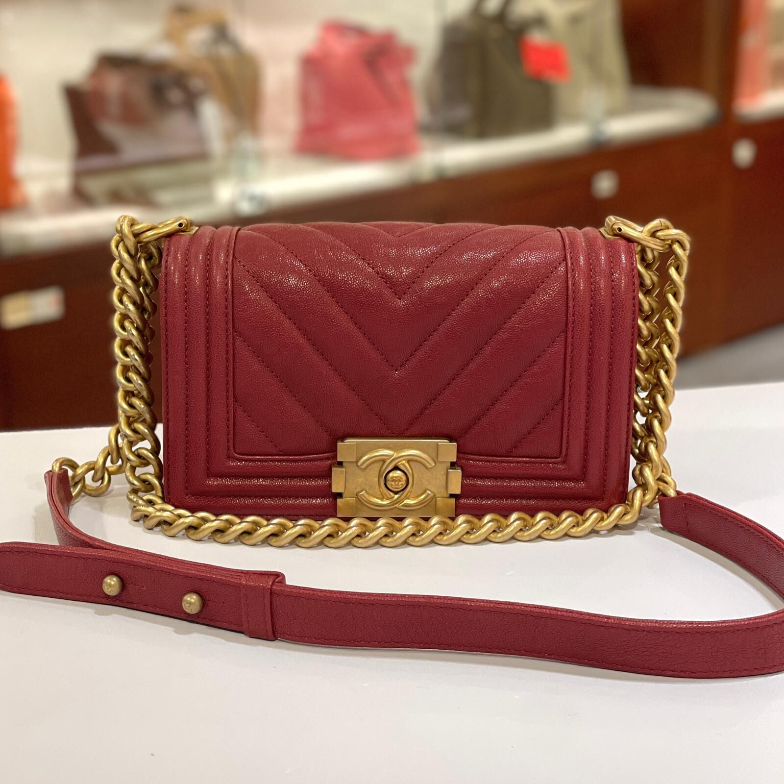 99%NEW二手BOY CHANEL 20 酒紅色V紋荔枝皮金扣 #兩年免費保養 #香榭站正品