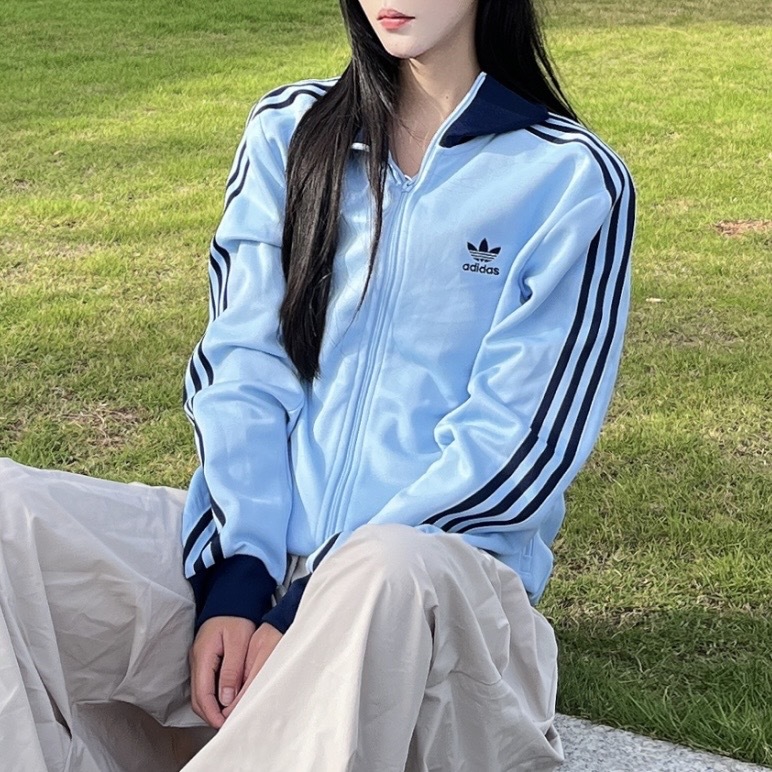 ADIDAS ORIGINALS 寶寶藍 合身 三線外套 羅紋立領 羅紋下擺 JP2521