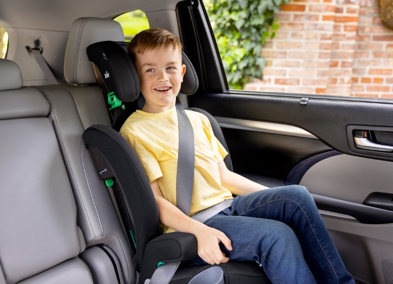 Joie,elevate™ R129 成長型汽座的實拍圖