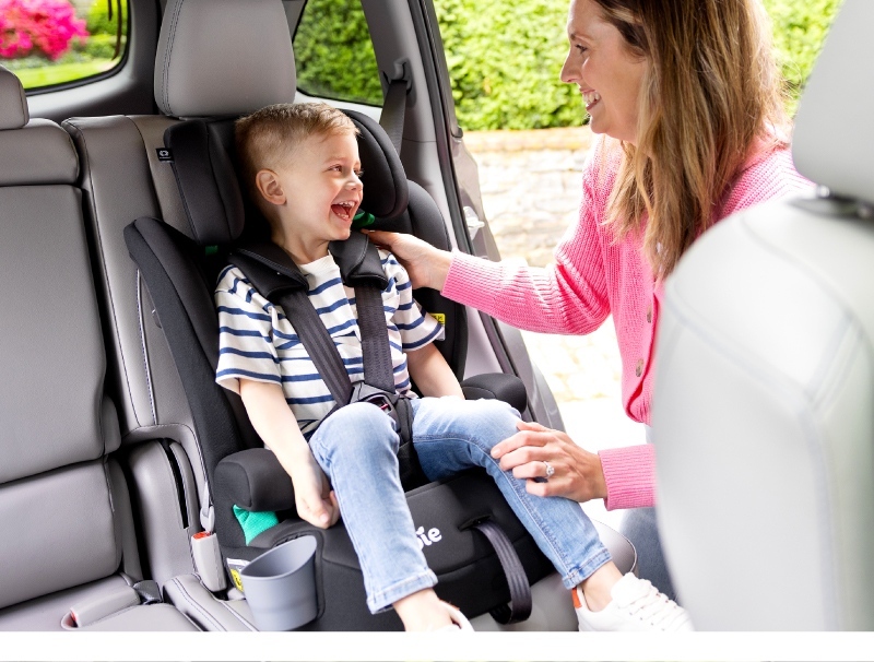 Joie,elevate™ R129 成長型汽座的實拍圖