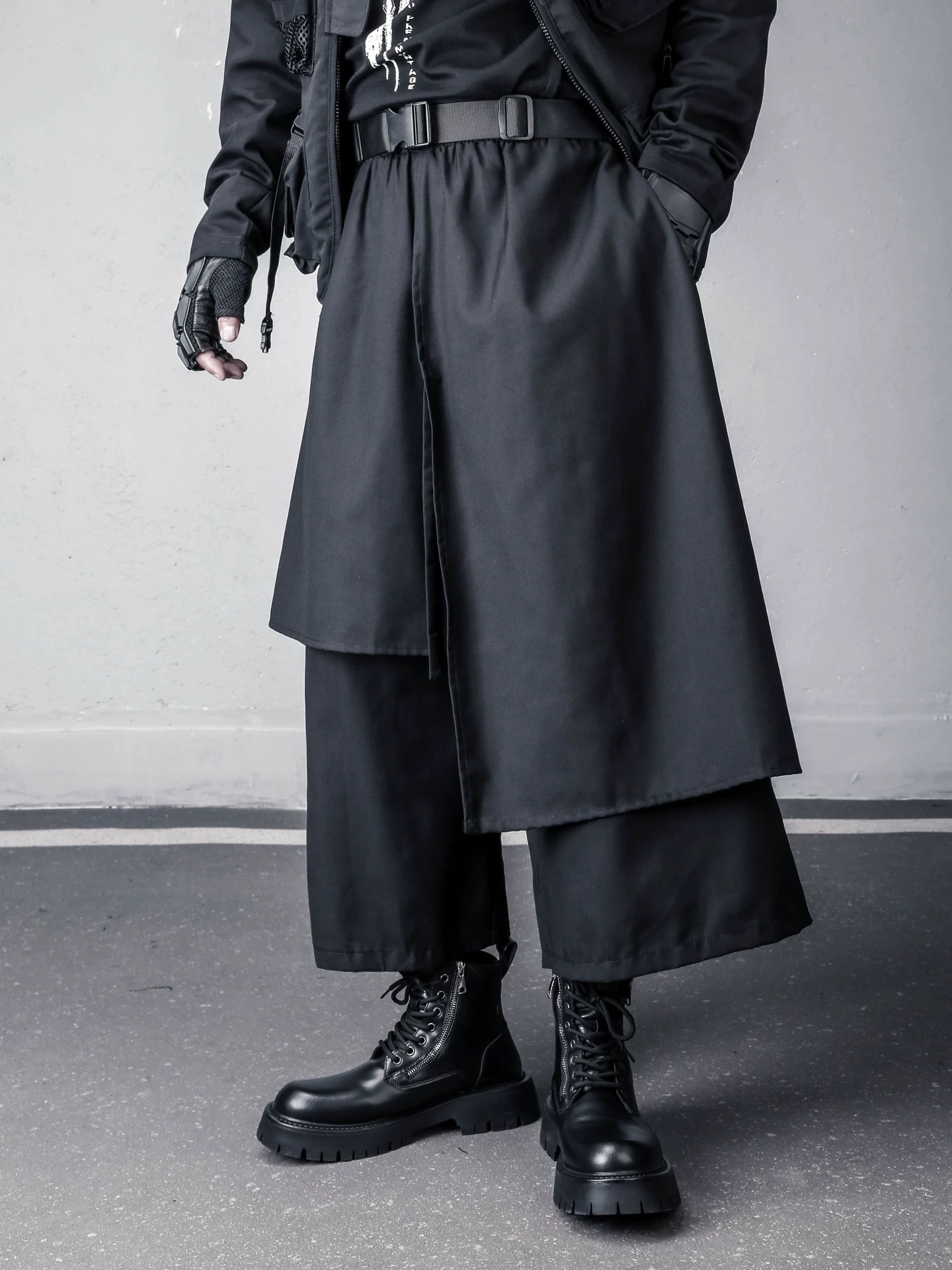 𝙏𝙀𝘾𝙃𝙒𝙀𝘼𝙍 多層解構不對稱九分褲