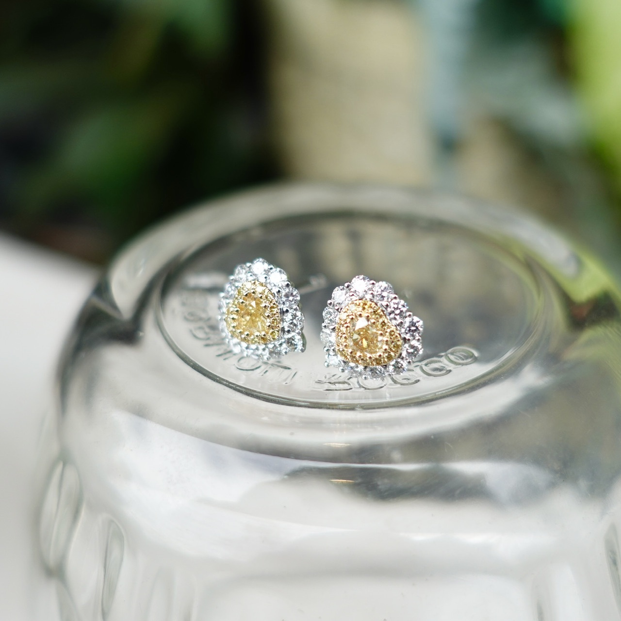 18K金天然彩黃鑽耳釘 - 心形切割