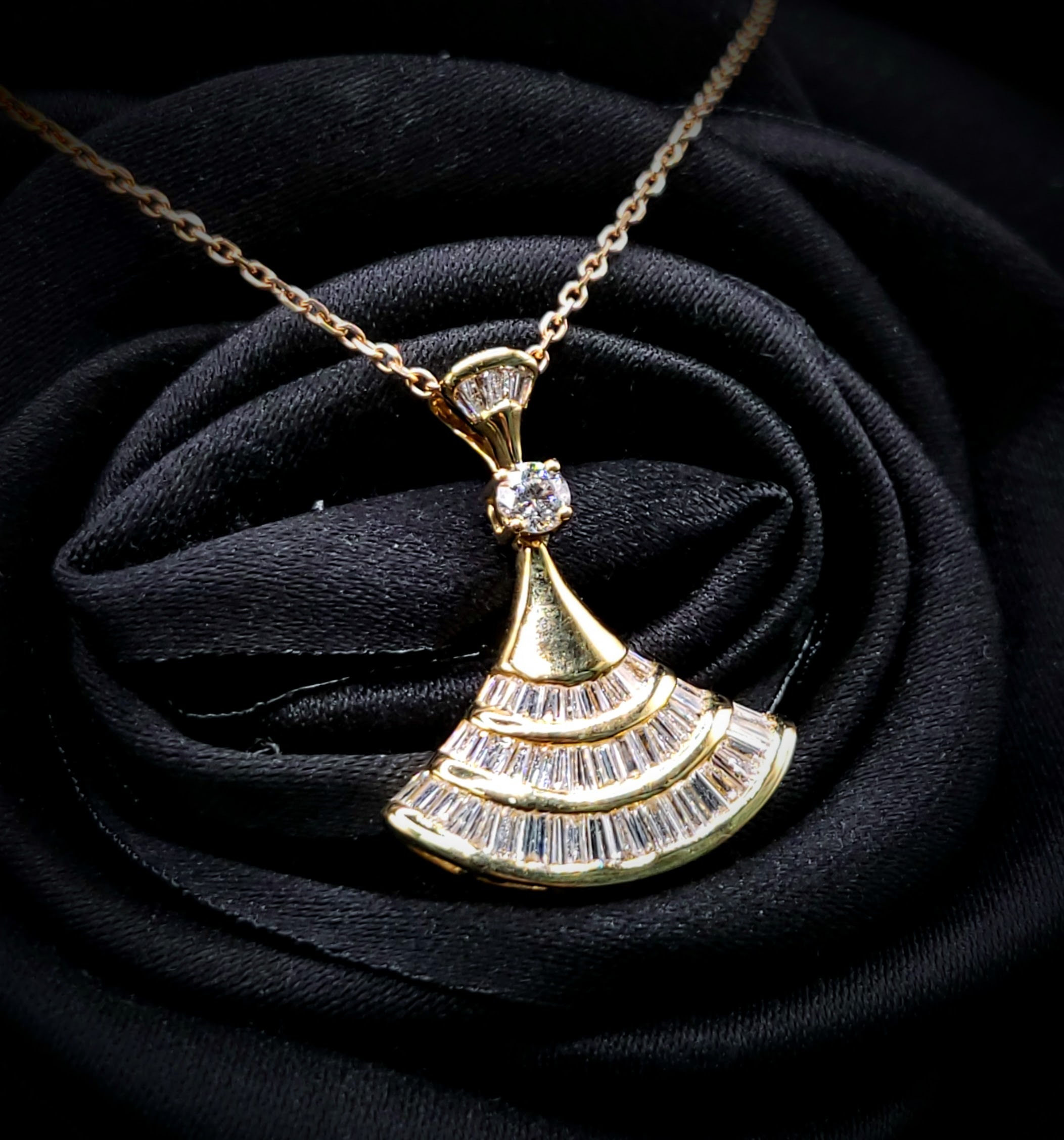 全新18K黃金70份鑽石吊墜