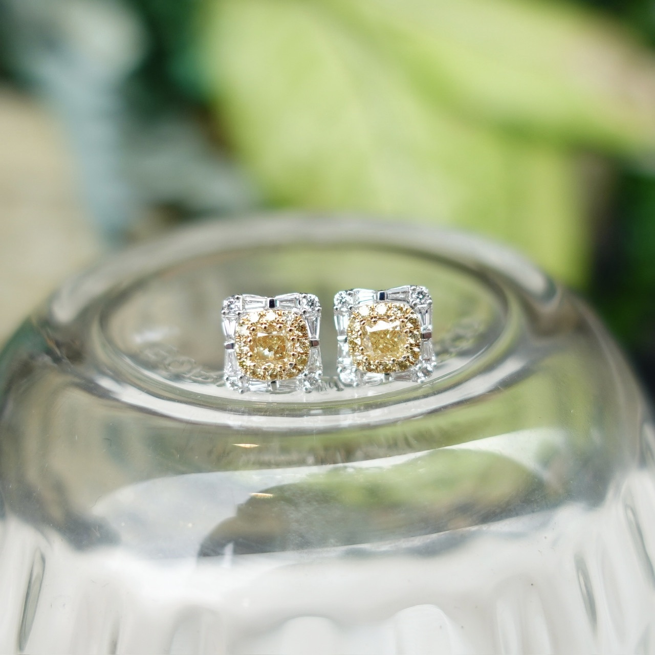 18K金天然彩黃鑽耳釘 - 枕形切割