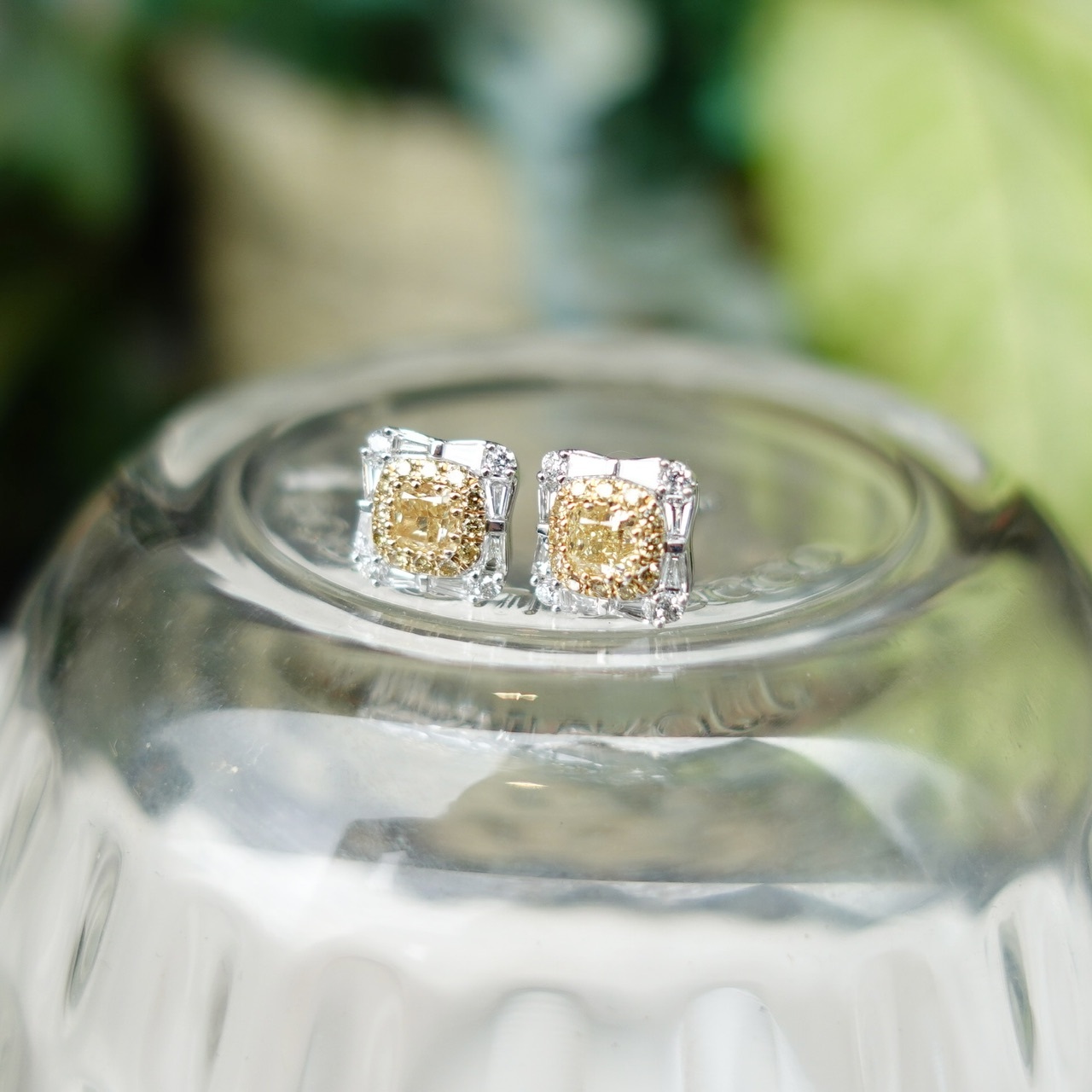 18K金天然彩黃鑽耳釘 - 枕形切割