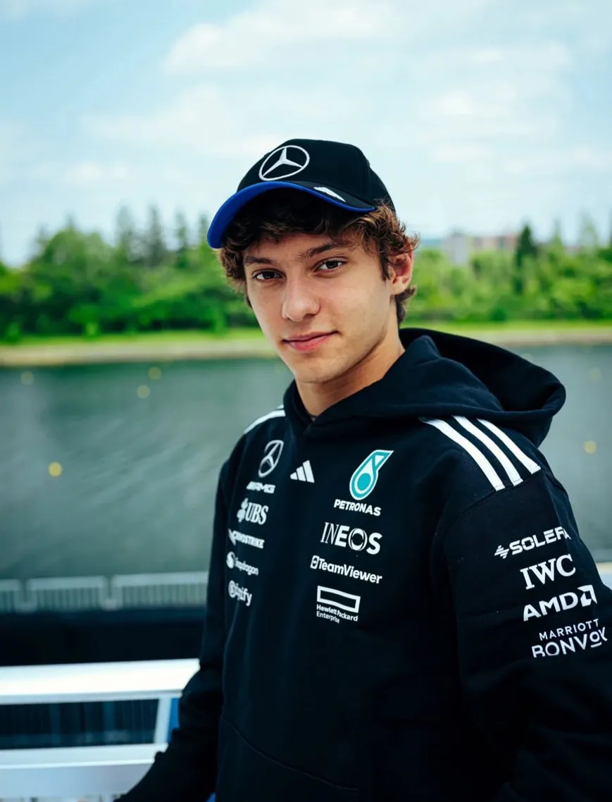 (預訂) Adidas x MERCEDES-AMG PETRONAS F1 Hoodie