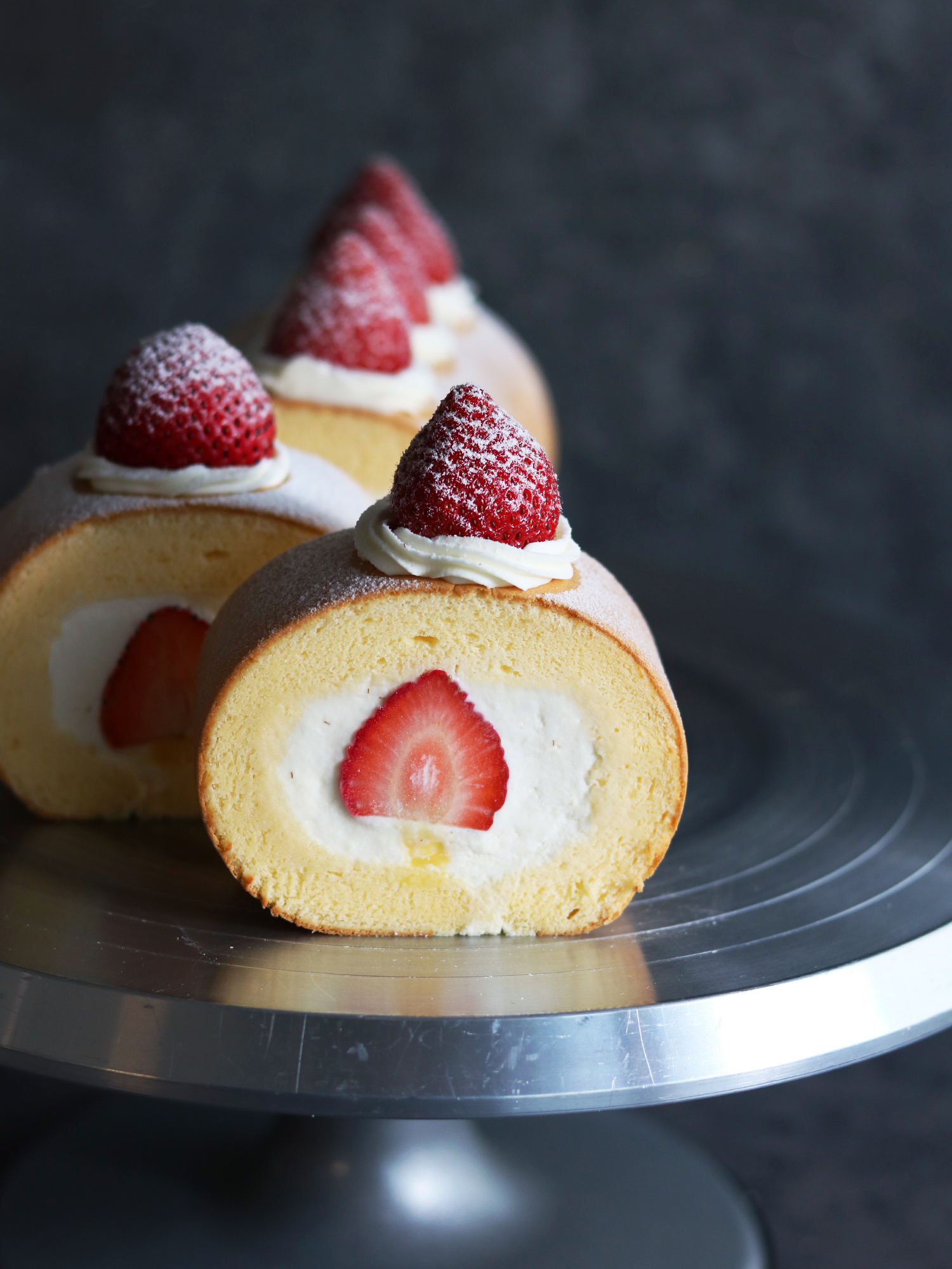 草莓卡士達生乳捲