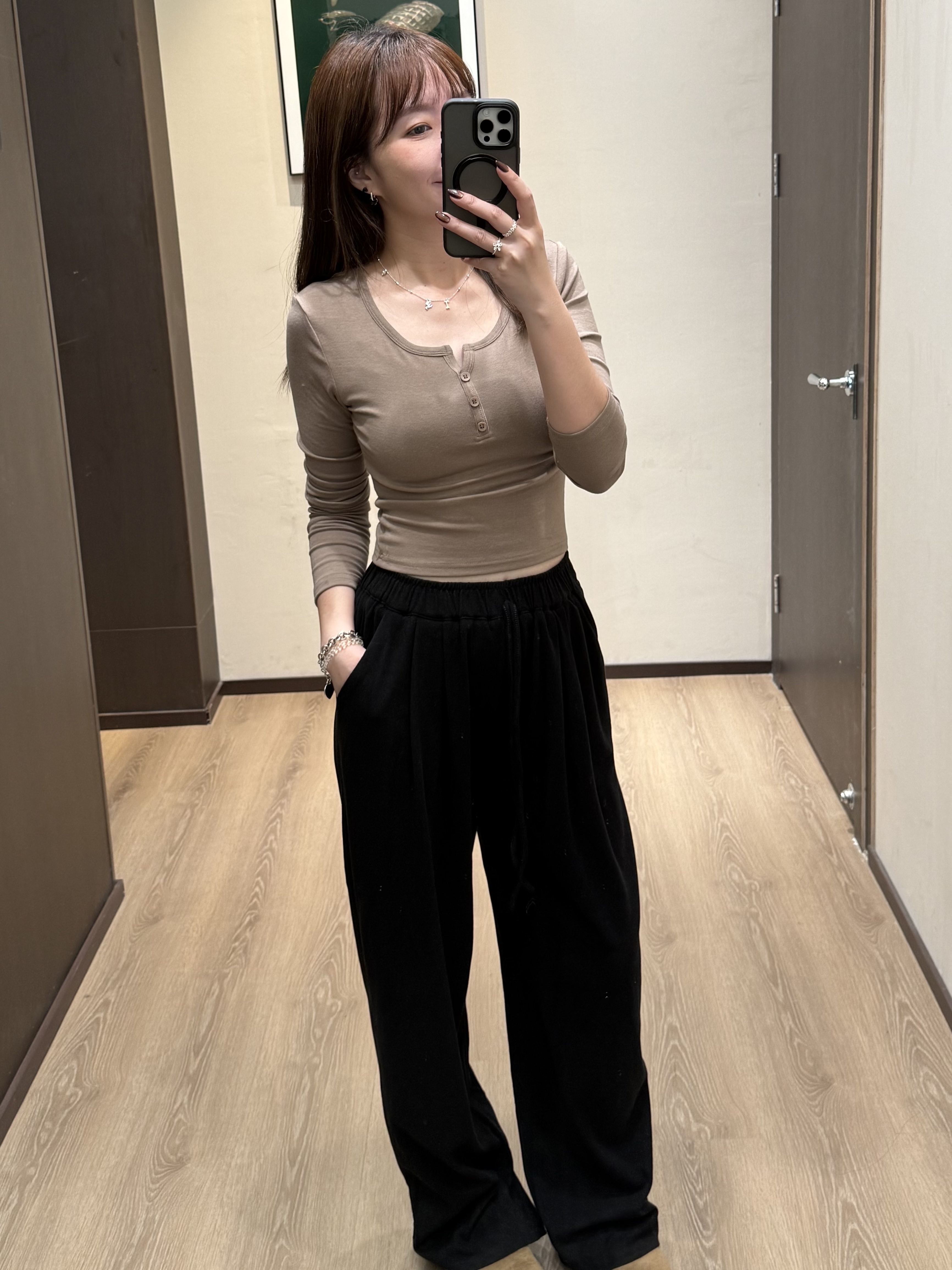 開釦羊絨長袖短版上衣