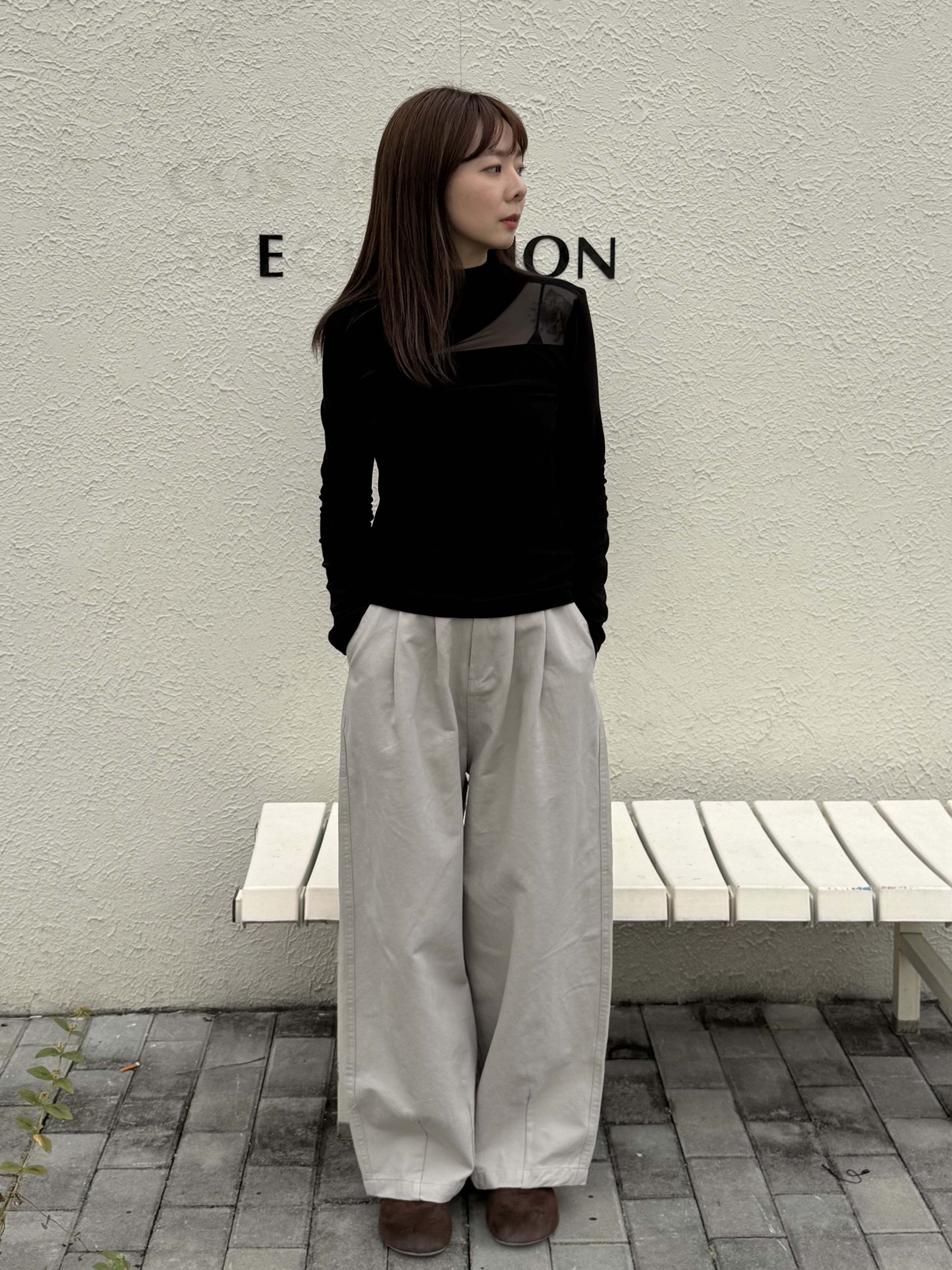 半領透膚設計磨毛上衣