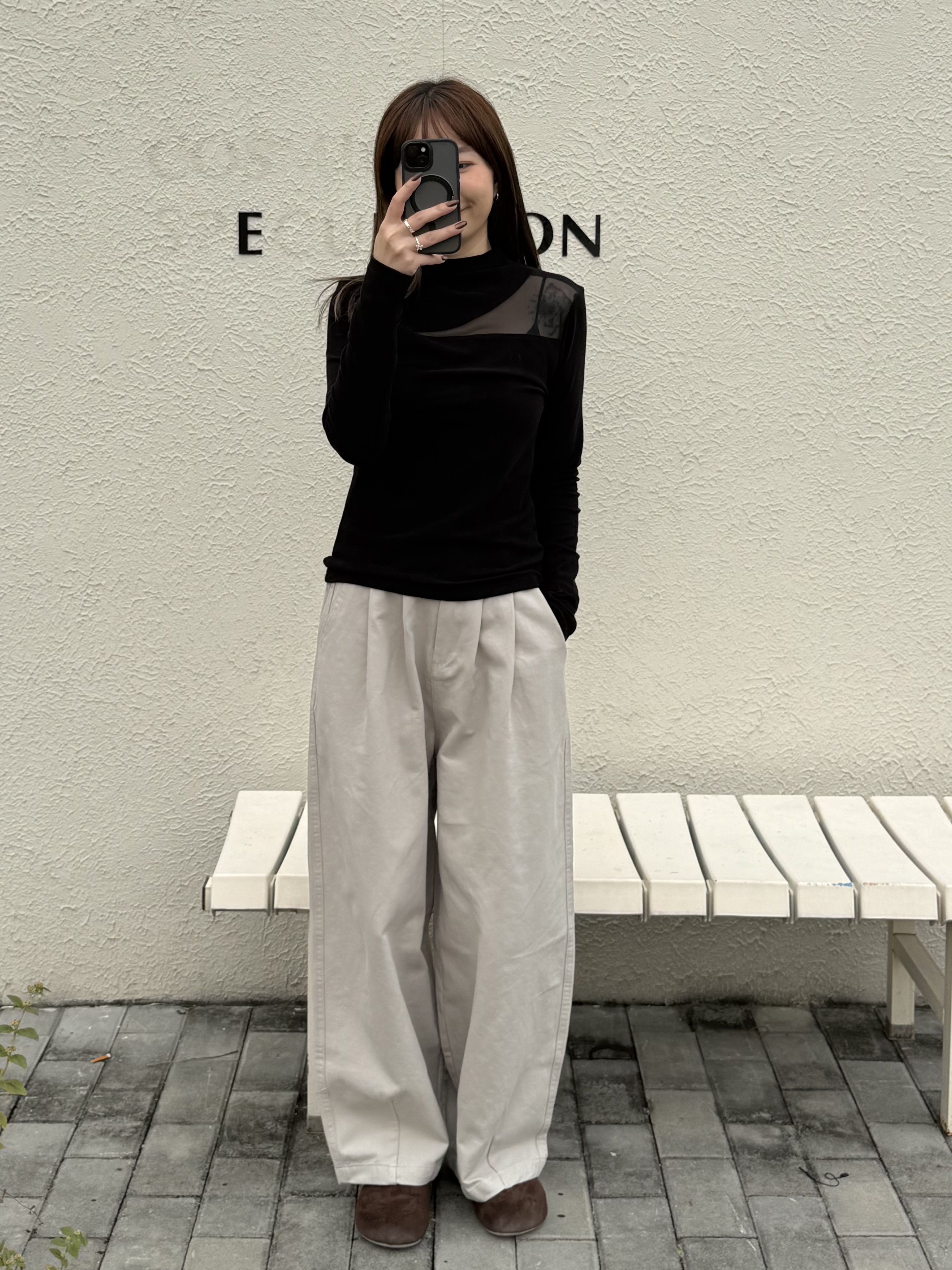 半領透膚設計磨毛上衣