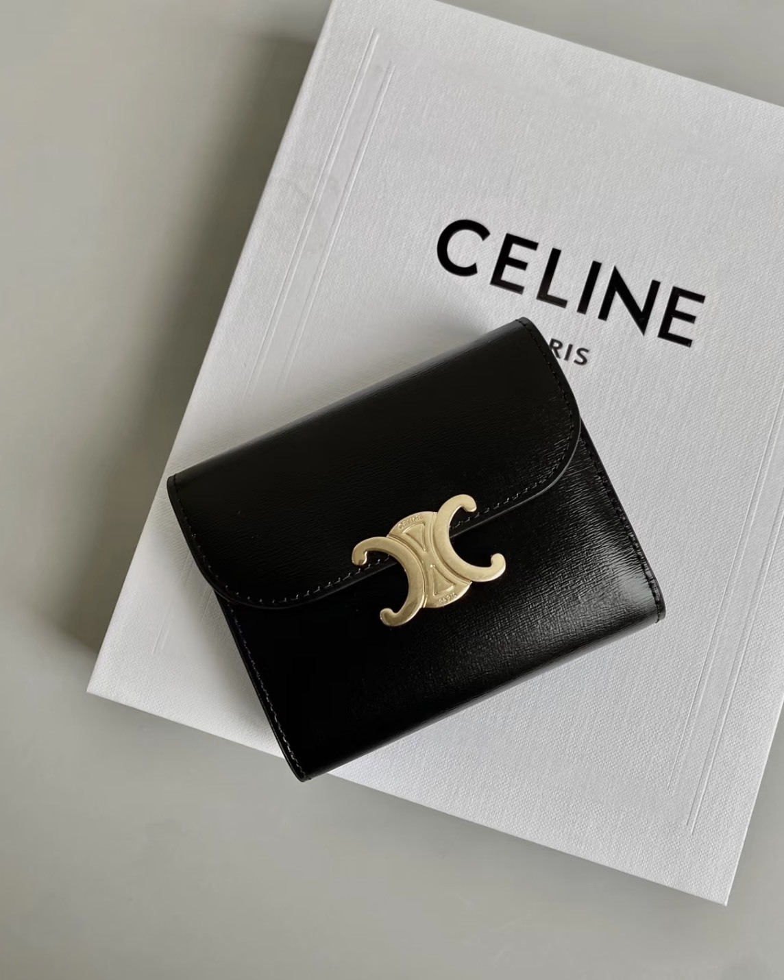 CELINE Triomphe 凱旋門 亮面 牛皮 小號 翻蓋 短夾 錢包 黑