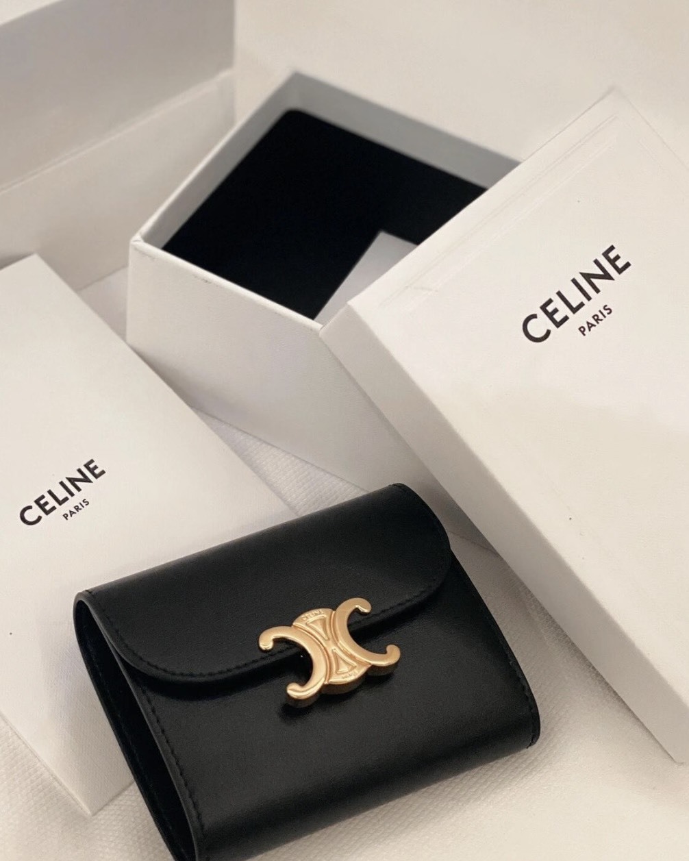 CELINE Triomphe 凱旋門 亮面 牛皮 小號 翻蓋 短夾 錢包 黑