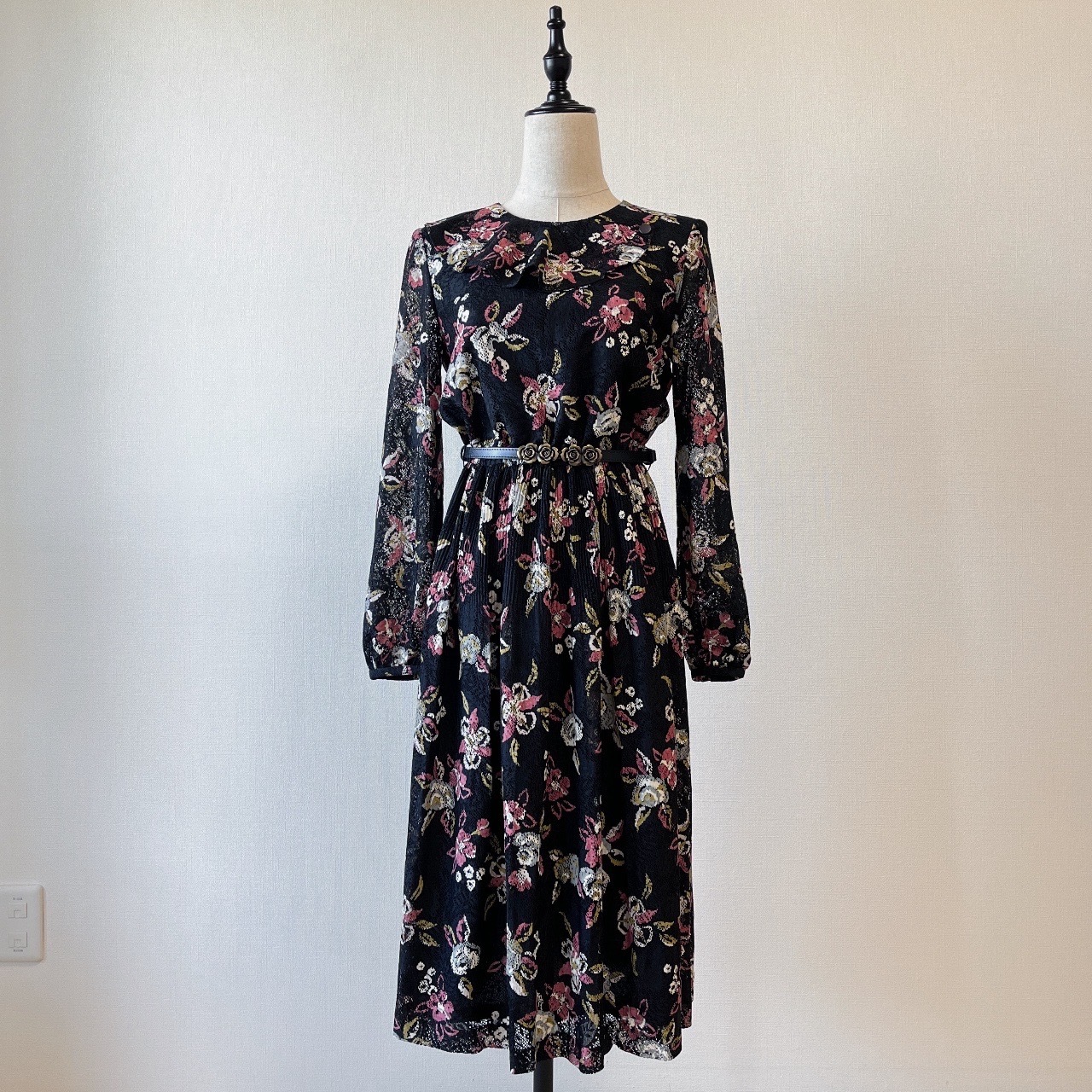 黑色鏤空大花連身裙