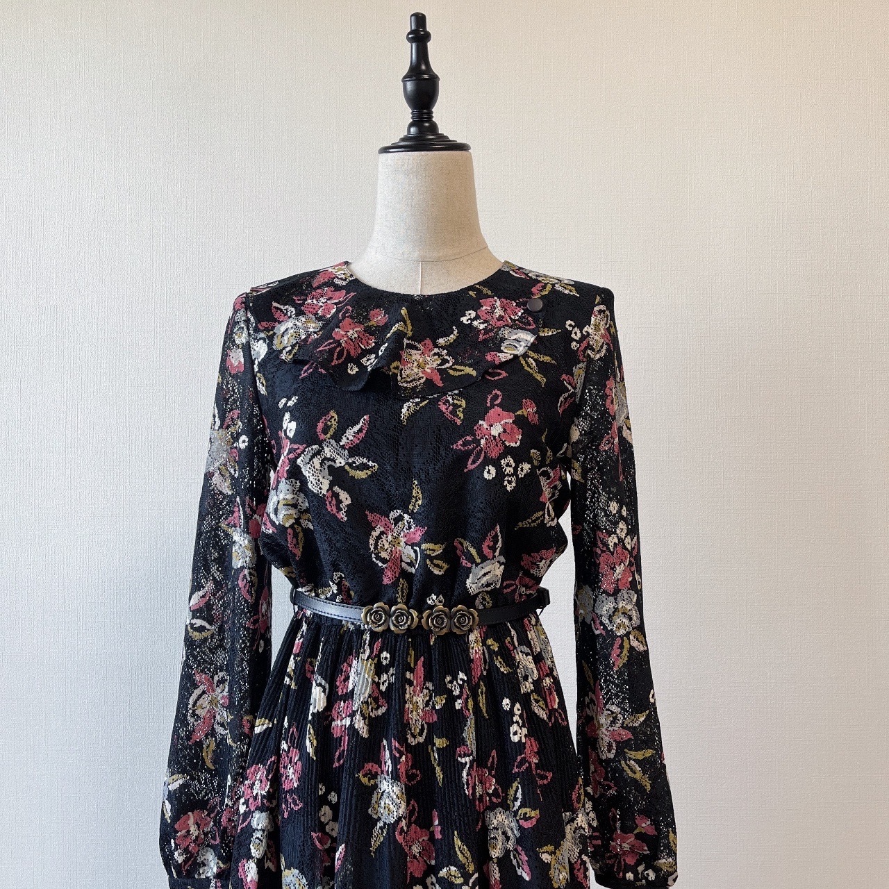 黑色鏤空大花連身裙