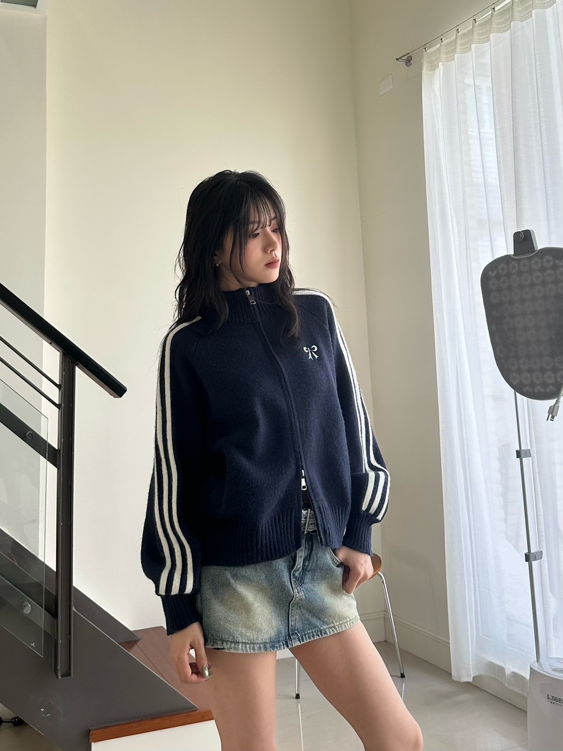 邊條蝴蝶結小立領毛衣