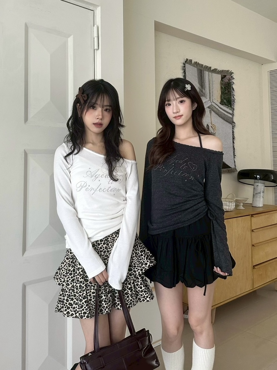 斜領燙鑽印花上衣